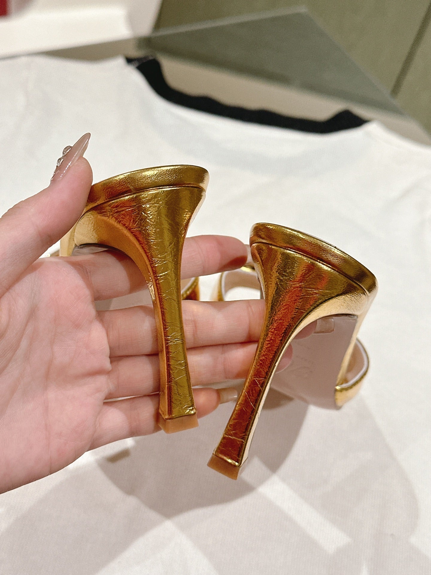 TRUMPET METALLIC MULES IN GOLD PATENT CALFSKIN - 34