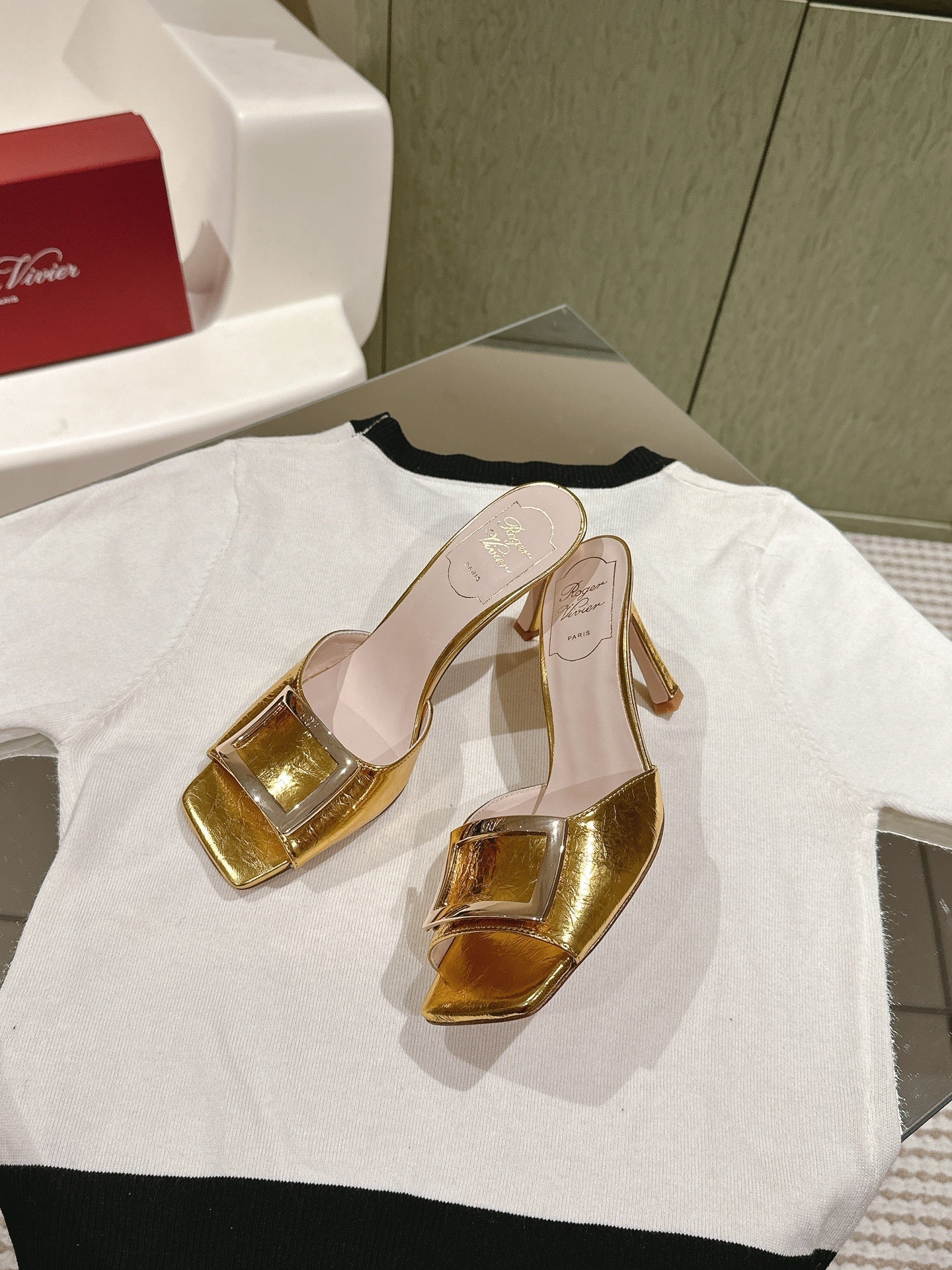 TRUMPET METALLIC MULES IN GOLD PATENT CALFSKIN - 34