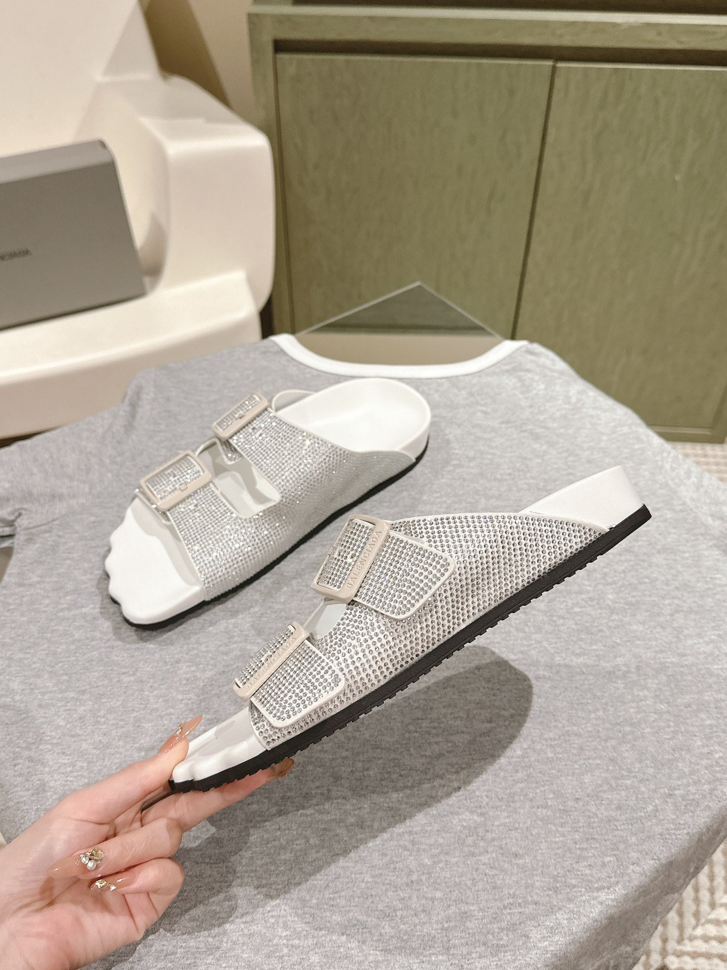 BIRKENSTOCK SLIPPERS ATTACHED RHINESTONES IN WHITE CALFSKIN - 35