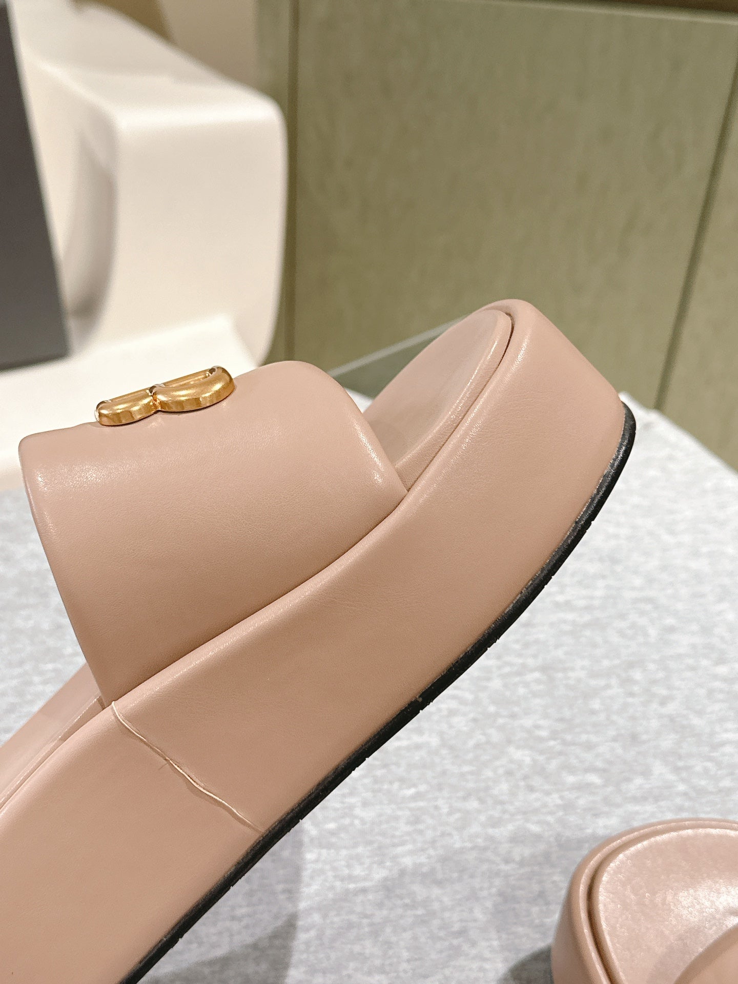 RISE SANDALS IN BEIGE SHINY LAMBSKIN GOLD BUCKLE - 35