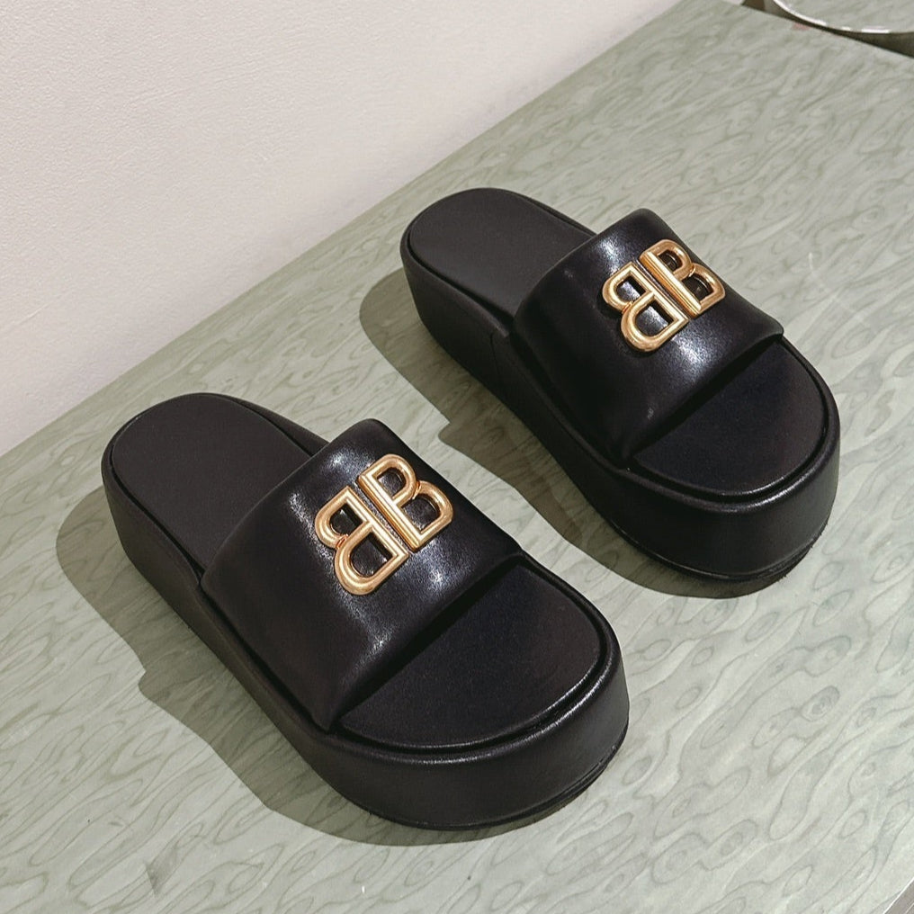RISE SANDALS IN BLACK SHINY LAMBSKIN GOLD BUCKLE - 35