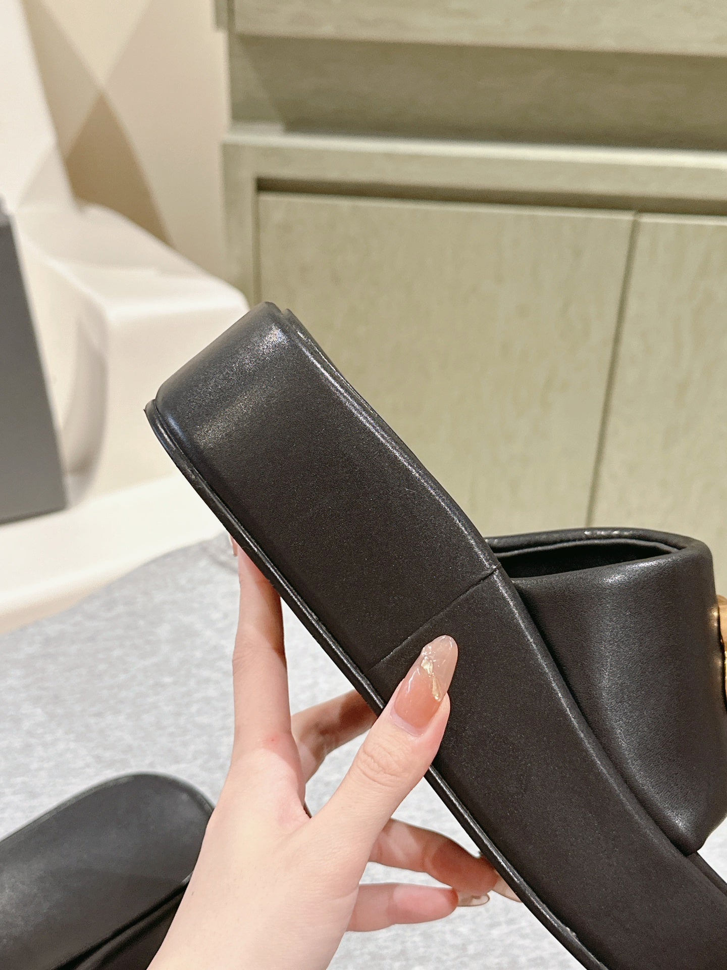 RISE SANDALS IN BLACK SHINY LAMBSKIN GOLD BUCKLE - 35