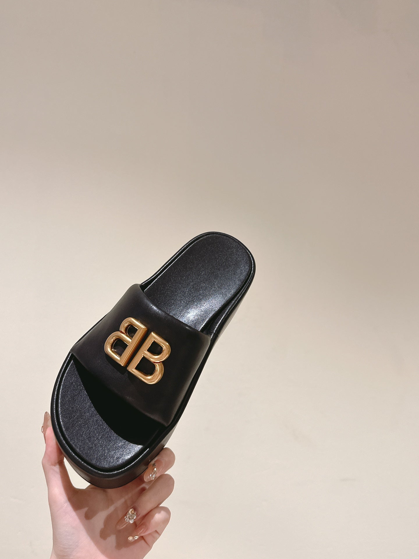 RISE SANDALS IN BLACK SHINY LAMBSKIN GOLD BUCKLE - 35