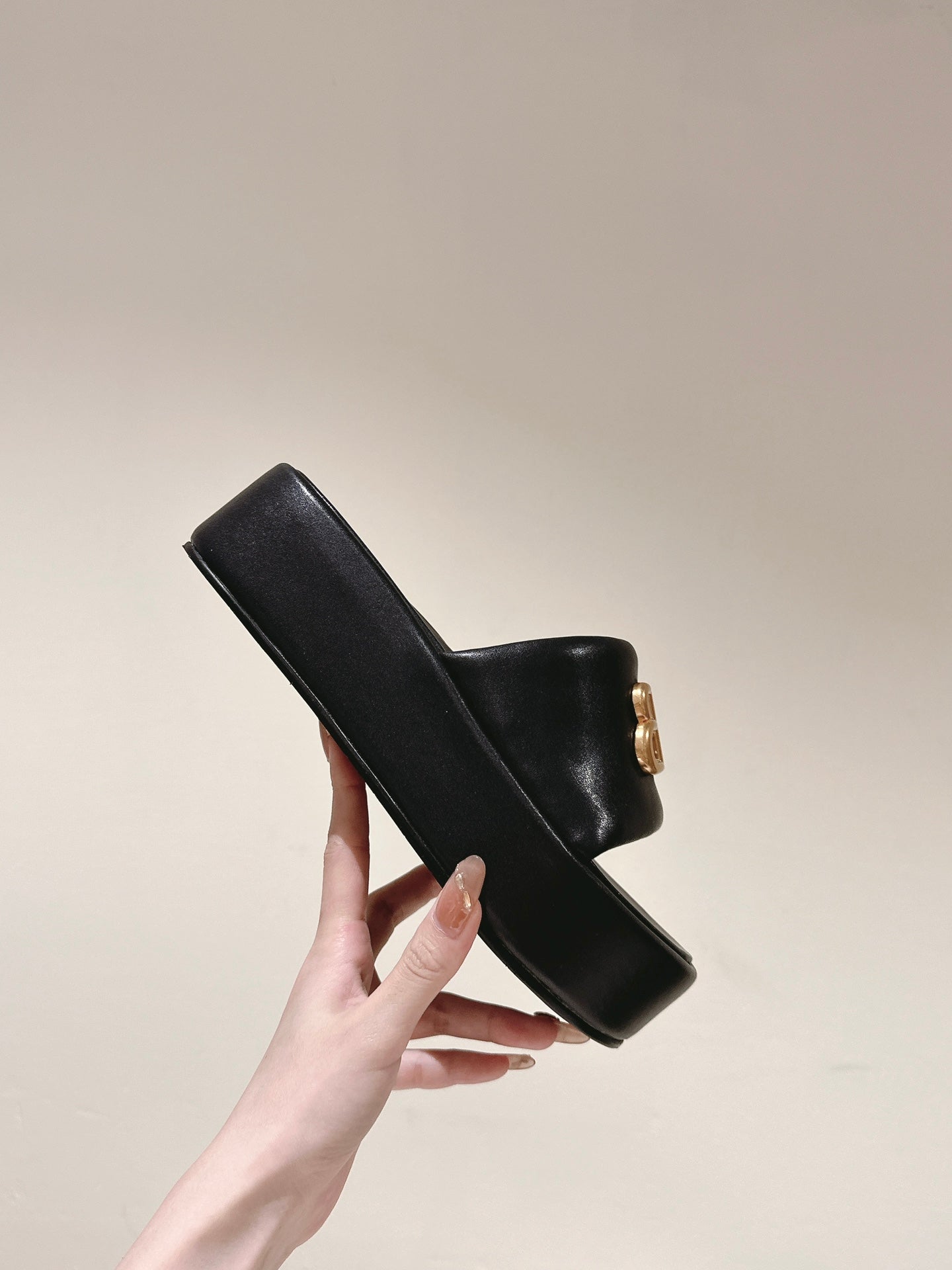 RISE SANDALS IN BLACK SHINY LAMBSKIN GOLD BUCKLE - 35