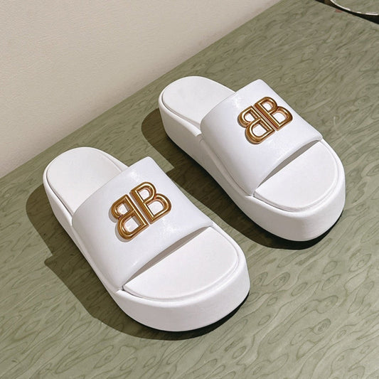 RISE SANDALS IN WHITE SHINY LAMBSKIN GOLD BUCKLE - 35