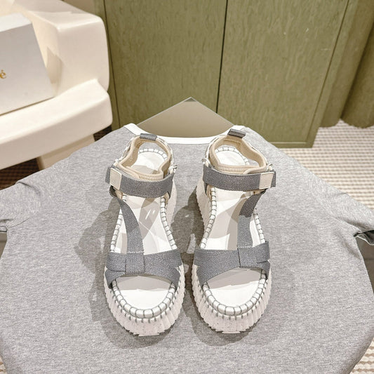 БОСОНІЖКИ НА ТАНКЕТЦІ CHLOÉ 26S З БІЛОЇ ШКІРИ ЯГНЯТИ ТА СІРОГО ПОЛОТНА