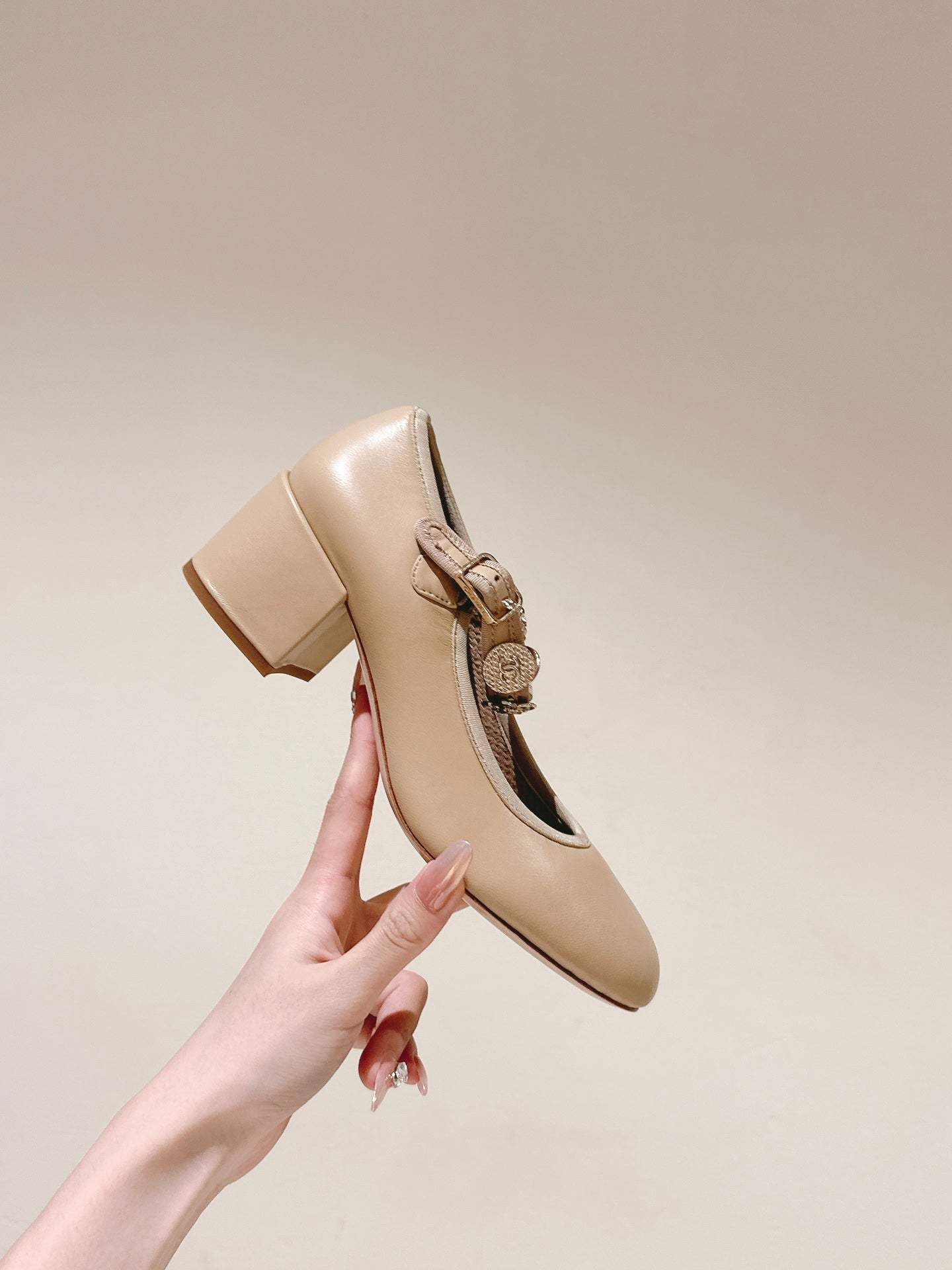 CC HIGH MARY JANE ALMOND BEIGE LAMBSKIN - 35