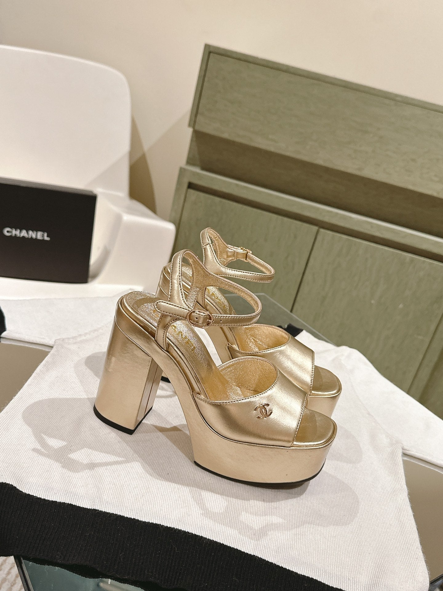 CC HIGH SANDAL GOLDEN CALFSKIN - 35