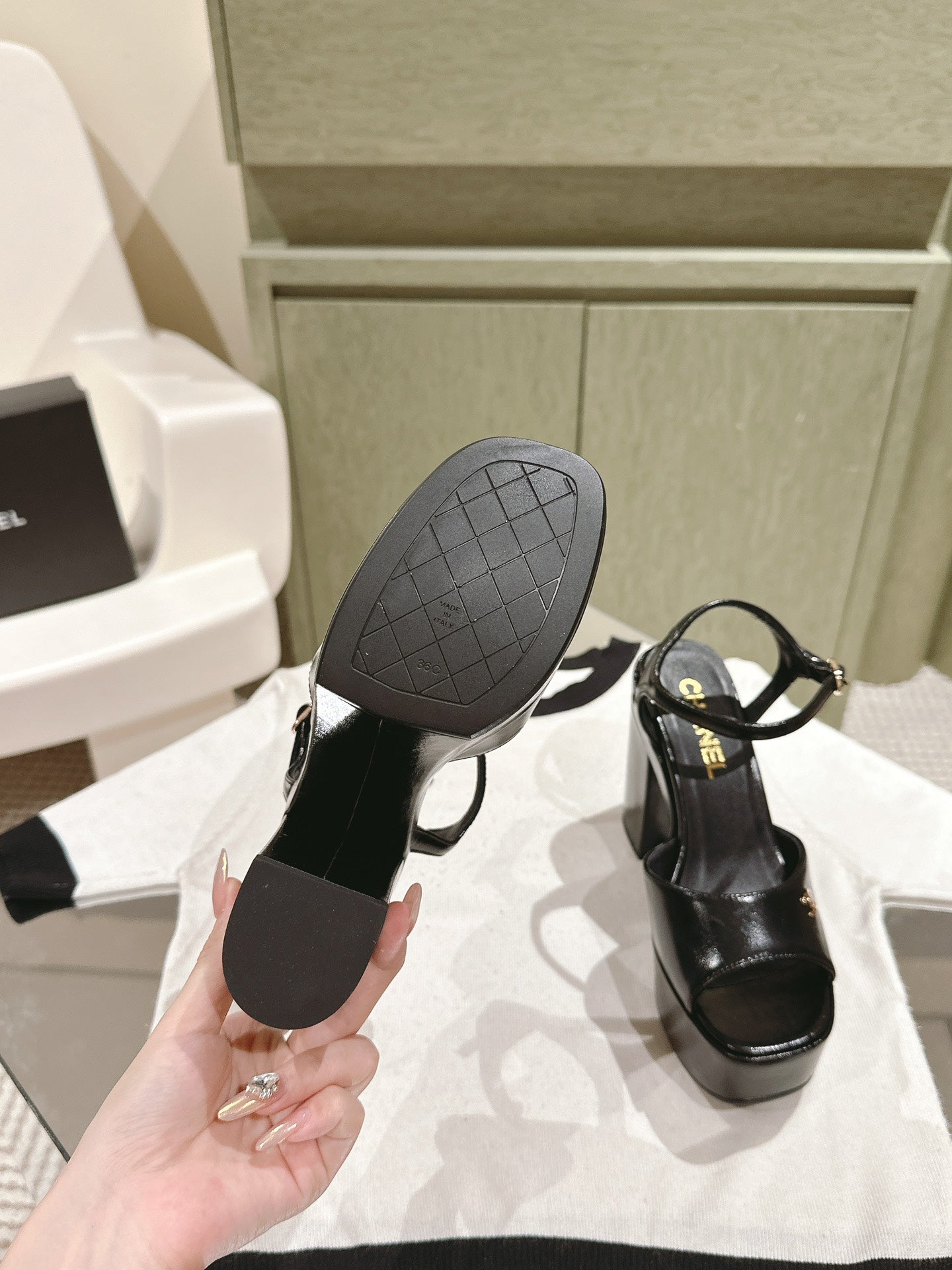 CC HIGH SANDAL BLACK CALFSKIN - 35
