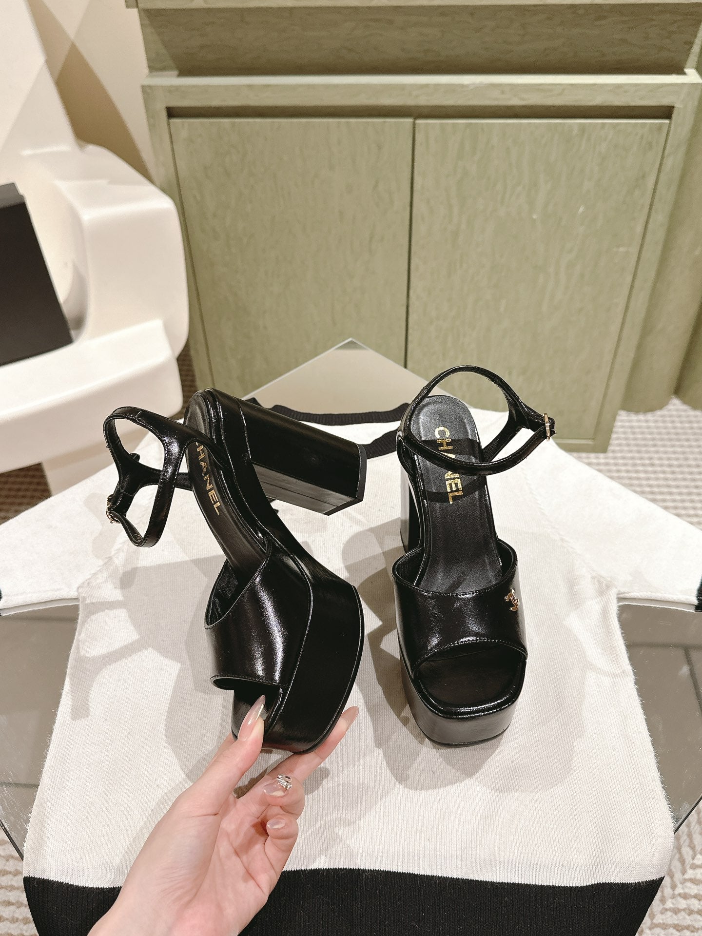 CC HIGH SANDAL BLACK CALFSKIN - 35