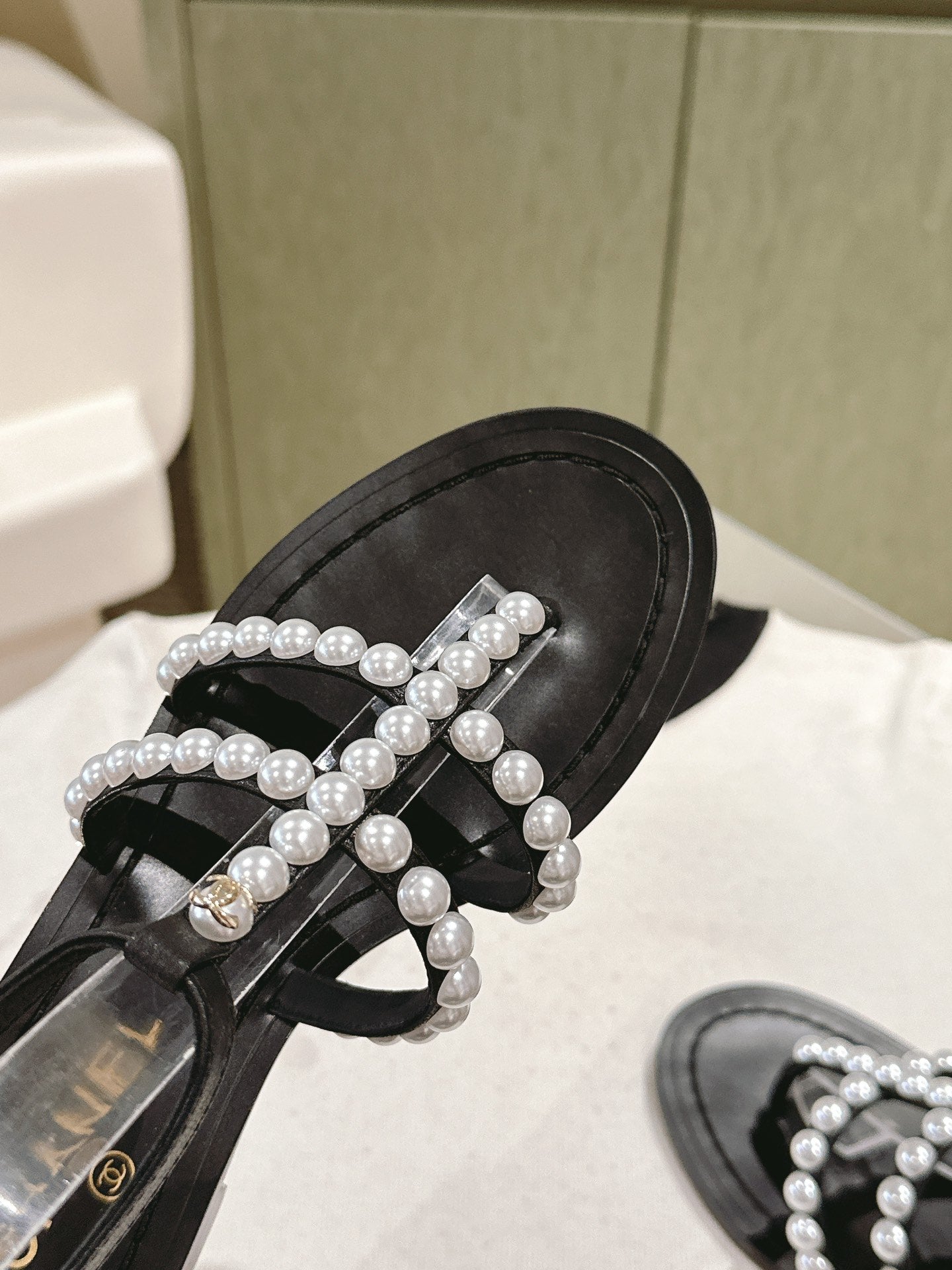CC SANDALS PEARL ROMAN IN BLACK LAMBSKIN - 35