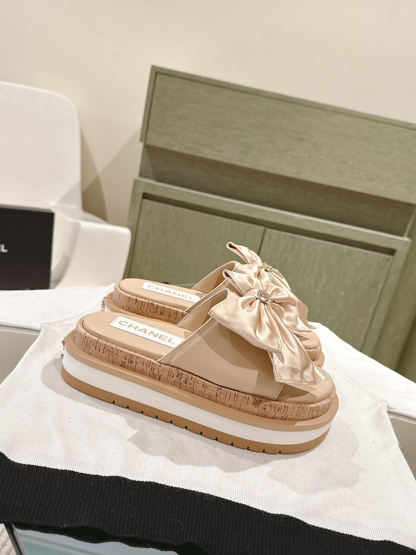 CC SLIPPERS WITH SILK BOW IN BEIGE ALMOND COWHIDE - 34
