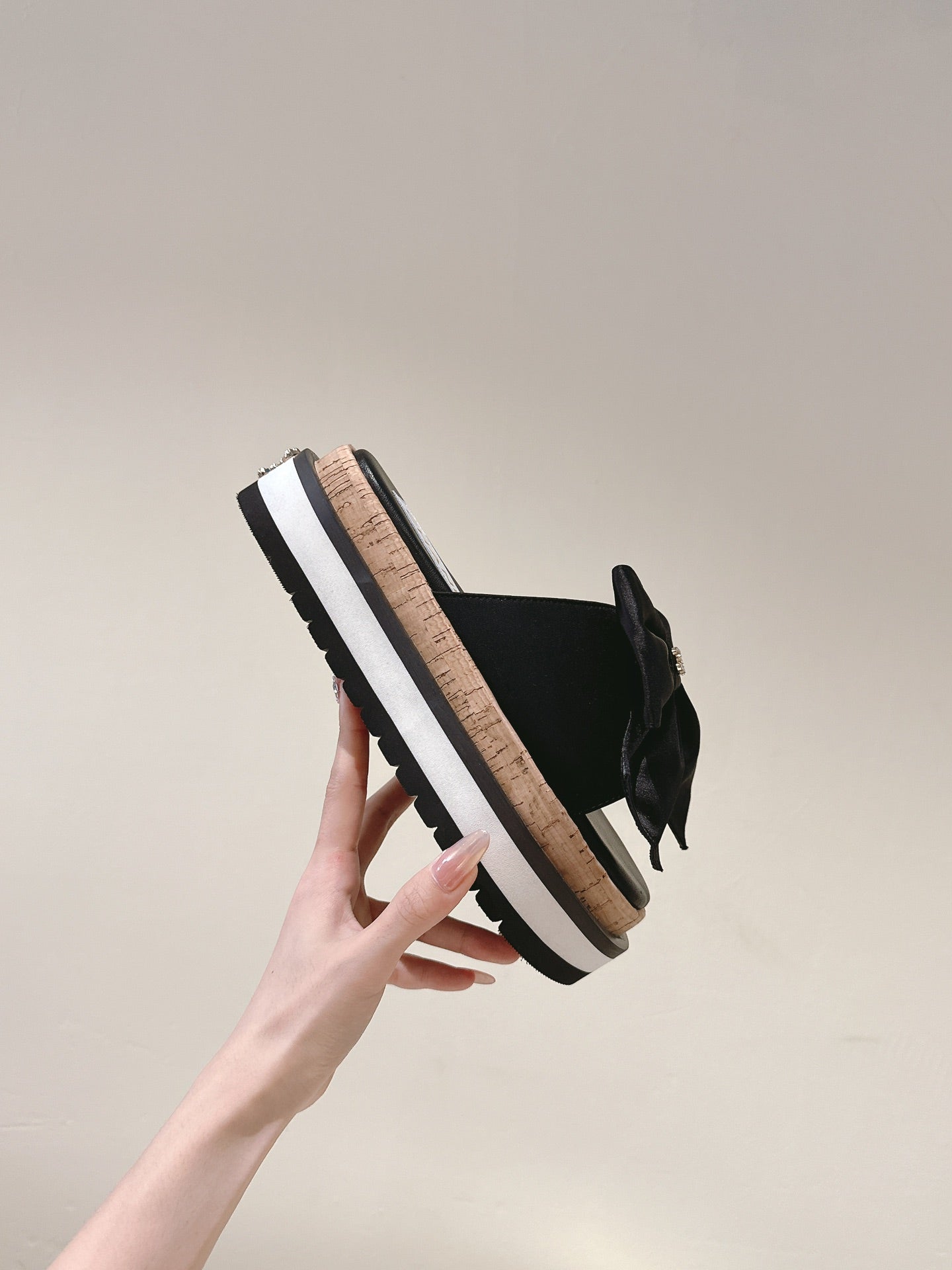 CC SLIPPERS WITH SILK BOW IN BLACK COWHIDE - 34