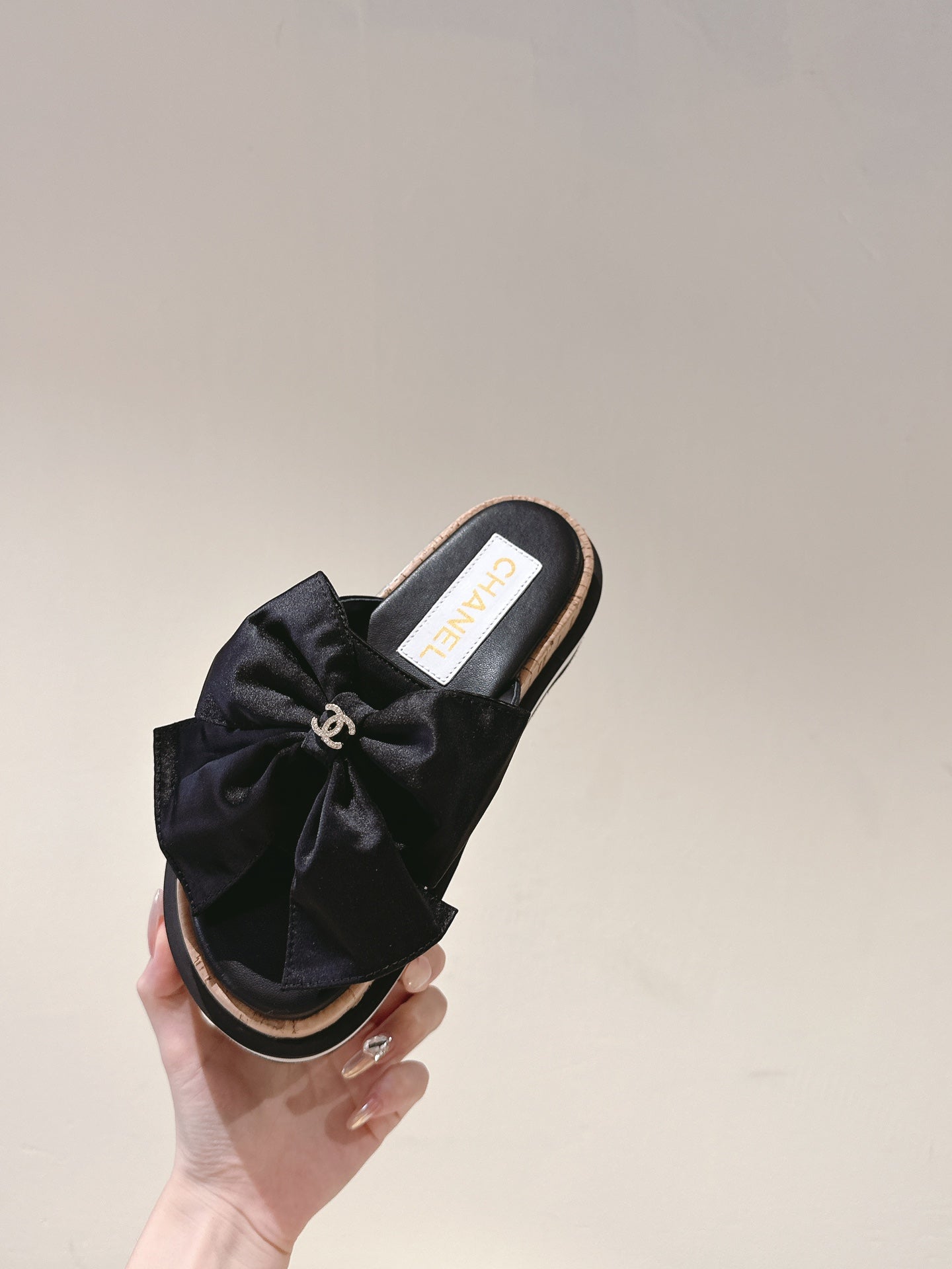 CC SLIPPERS WITH SILK BOW IN BLACK COWHIDE - 34