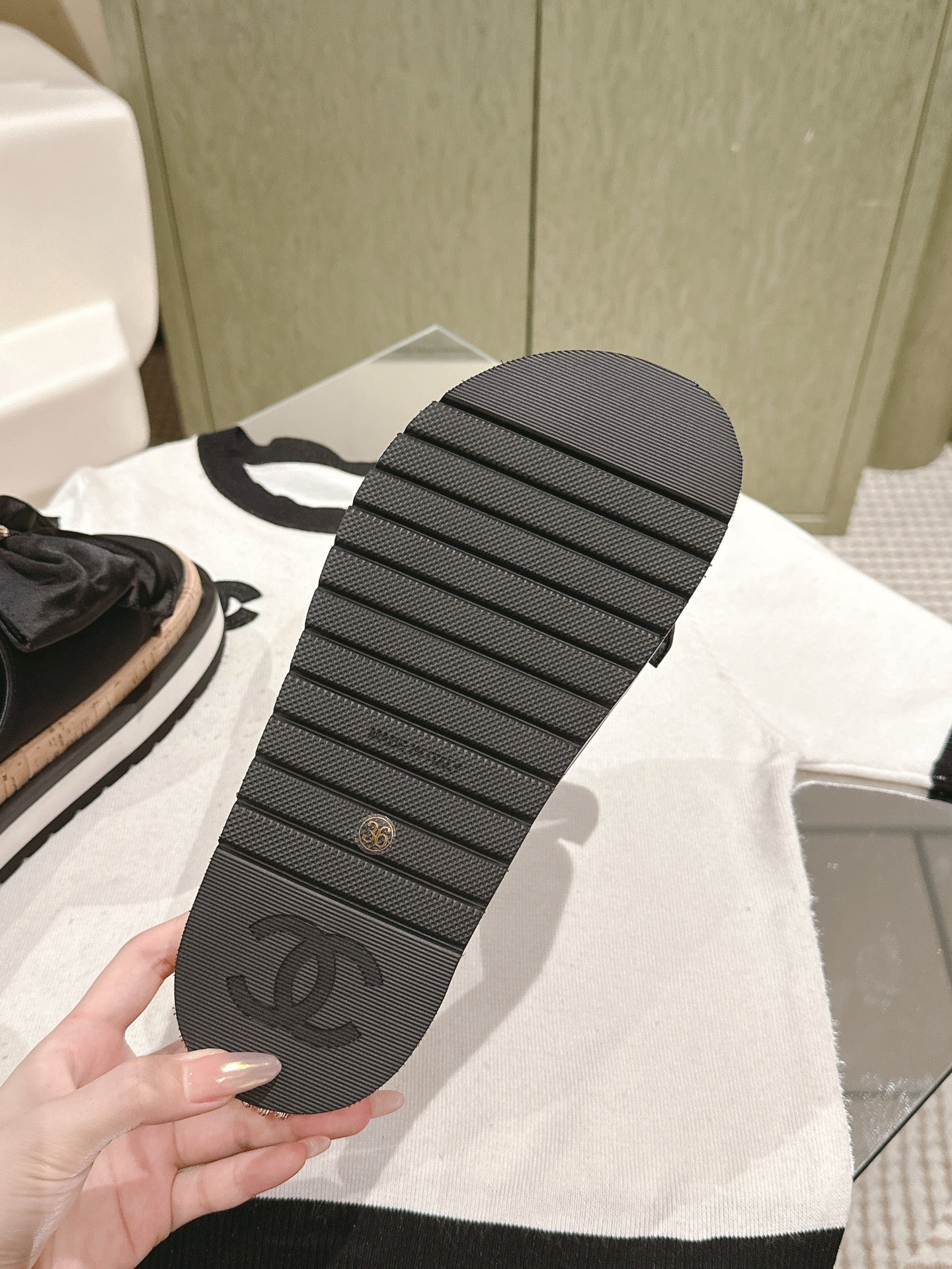 CC SLIPPERS WITH SILK BOW IN BLACK COWHIDE - 34