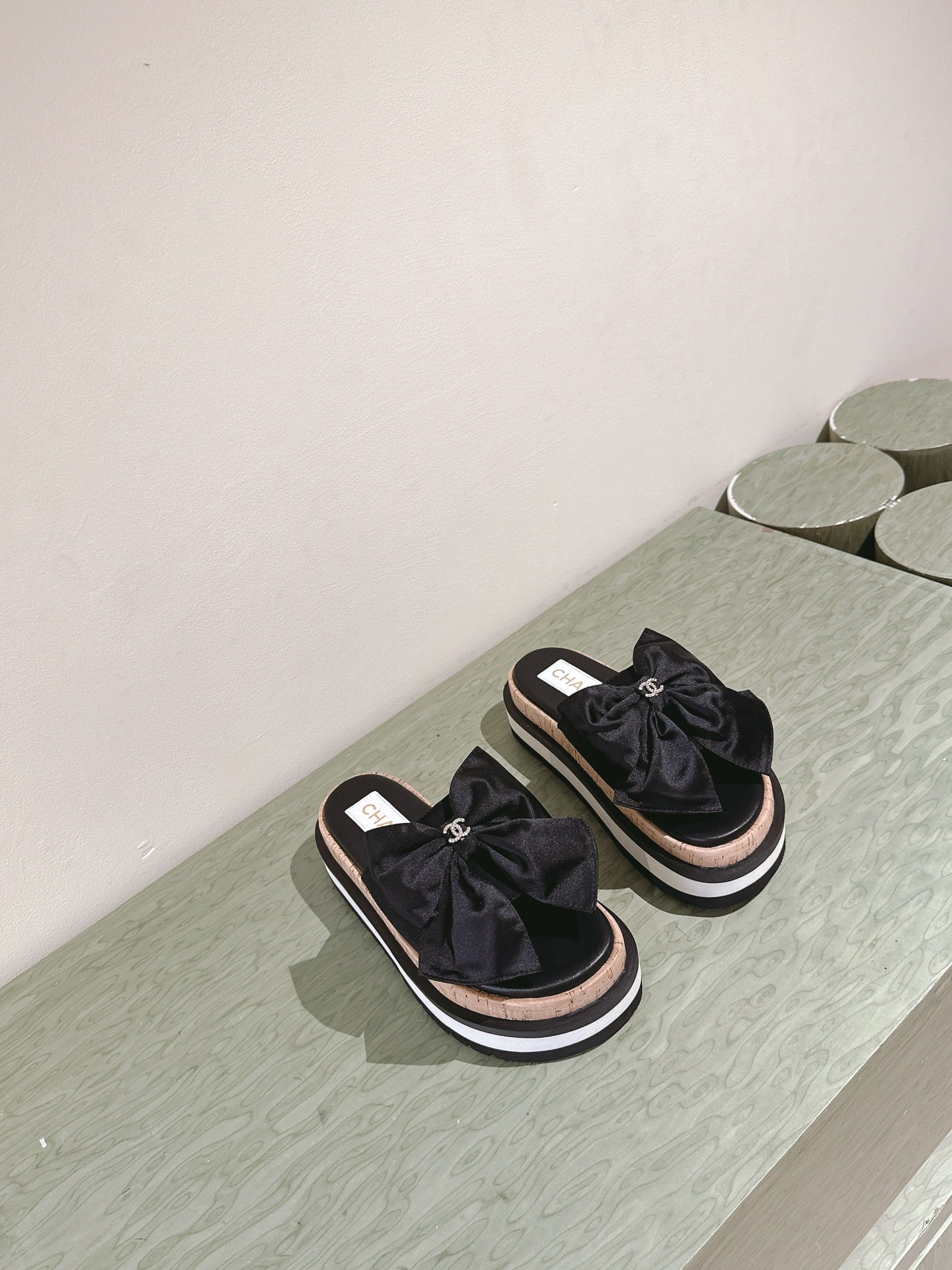 CC SLIPPERS WITH SILK BOW IN BLACK COWHIDE - 34