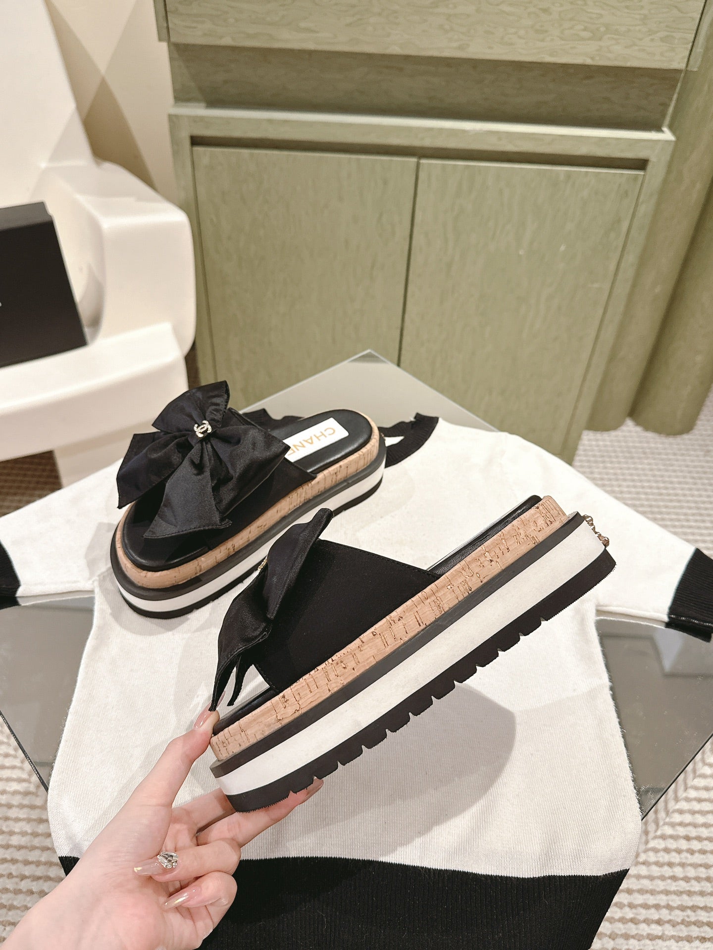 CC SLIPPERS WITH SILK BOW IN BLACK COWHIDE - 34