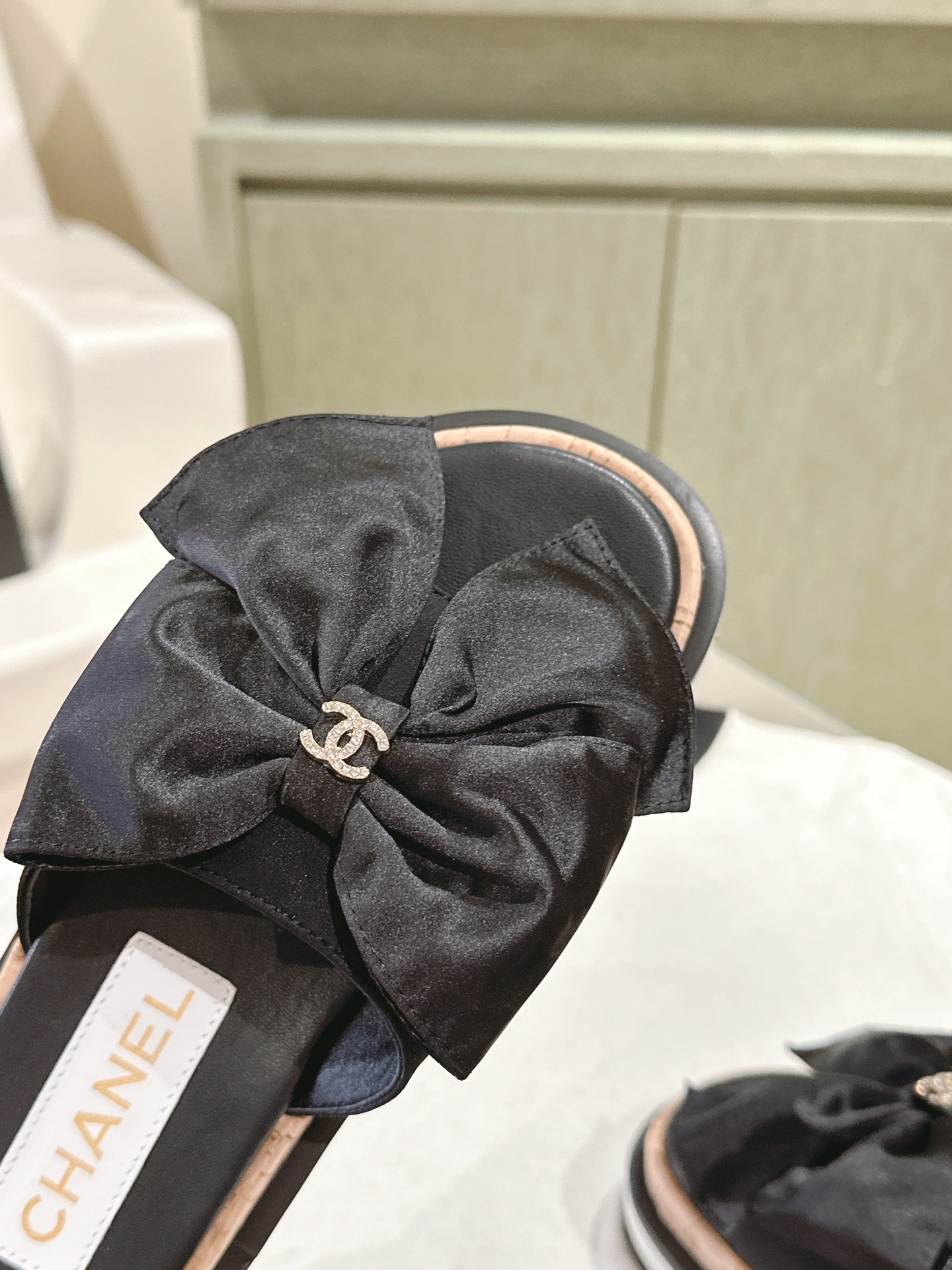 CC SLIPPERS WITH SILK BOW IN BLACK COWHIDE - 34
