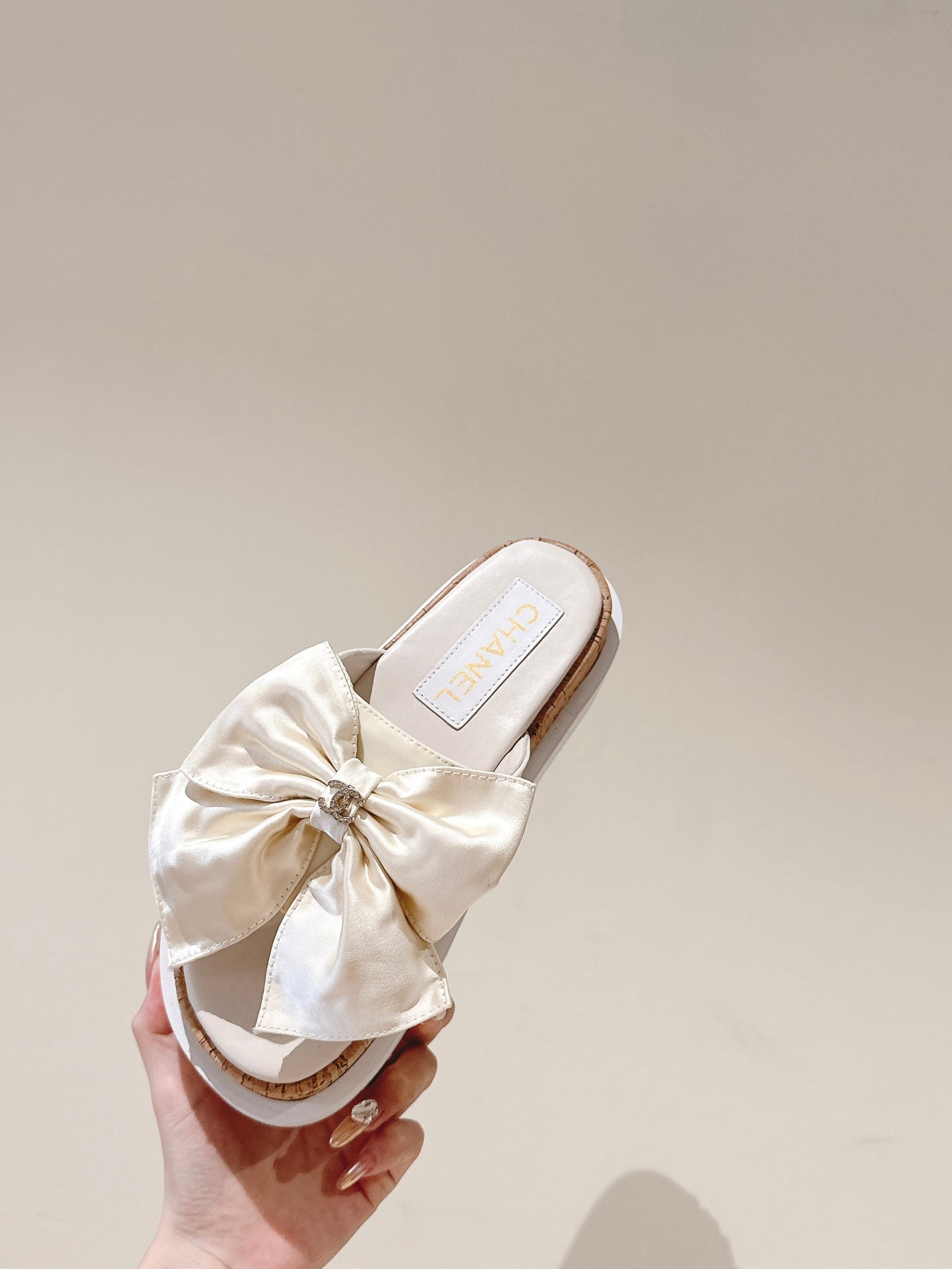 CC SLIPPERS WITH SILK BOW IN WHITE COWHIDE - 34
