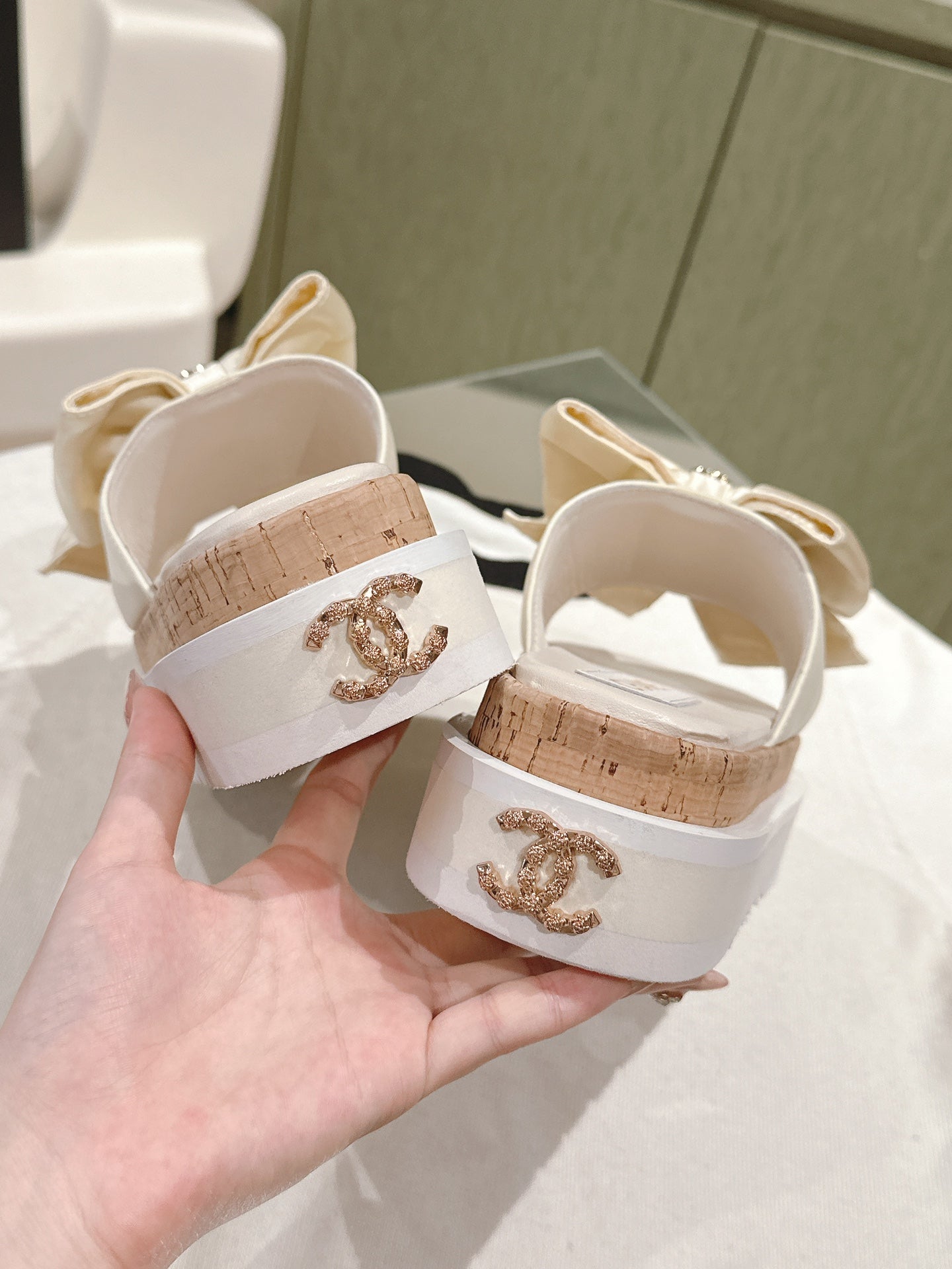 CC SLIPPERS WITH SILK BOW IN WHITE COWHIDE - 34
