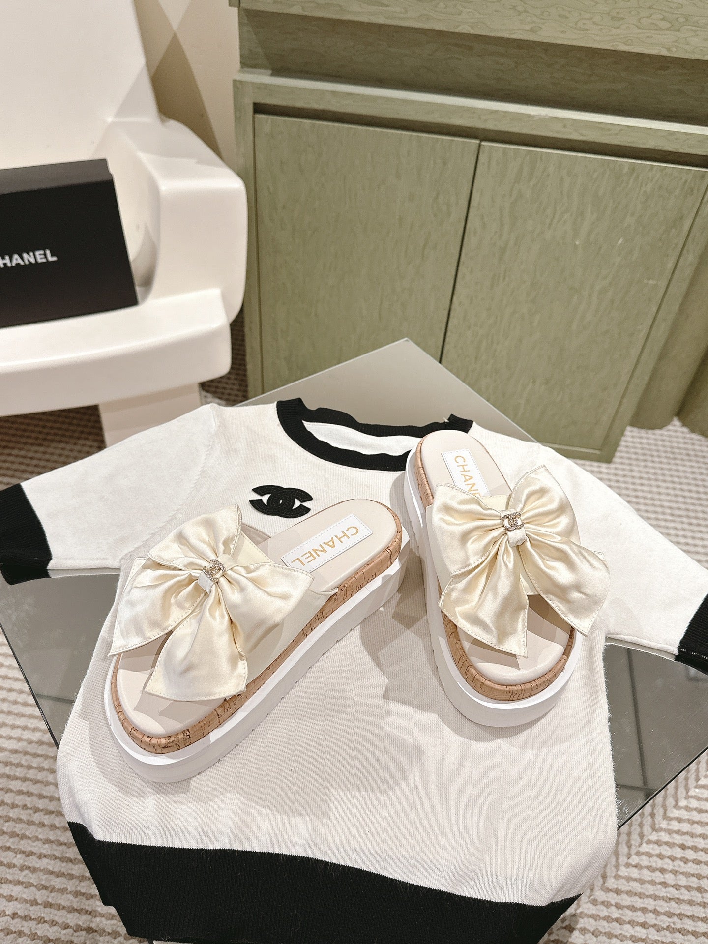 CC SLIPPERS WITH SILK BOW IN WHITE COWHIDE - 34
