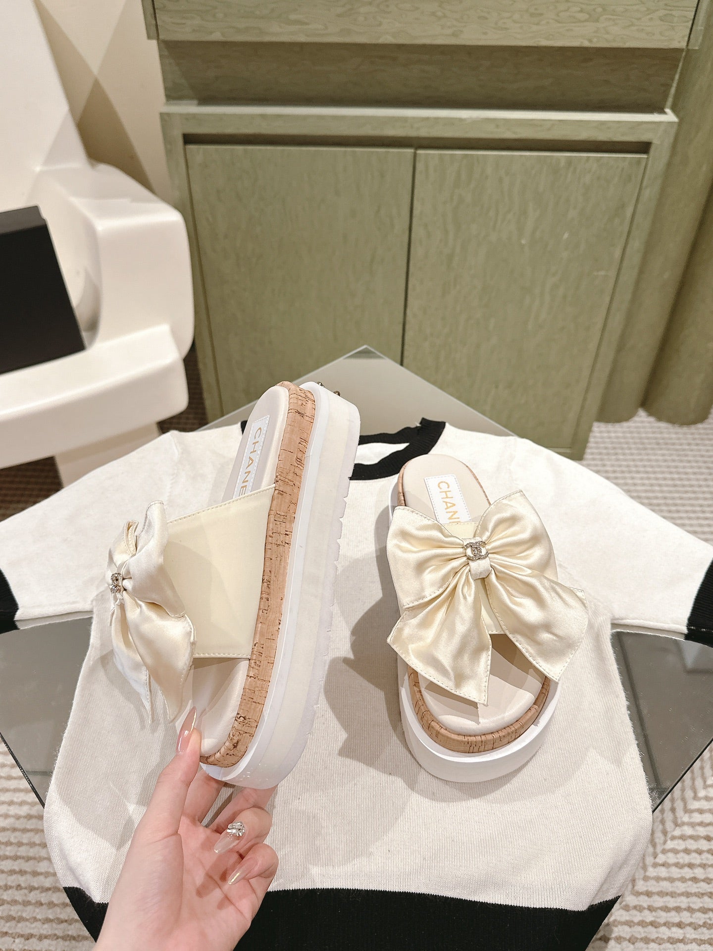 CC SLIPPERS WITH SILK BOW IN WHITE COWHIDE - 34