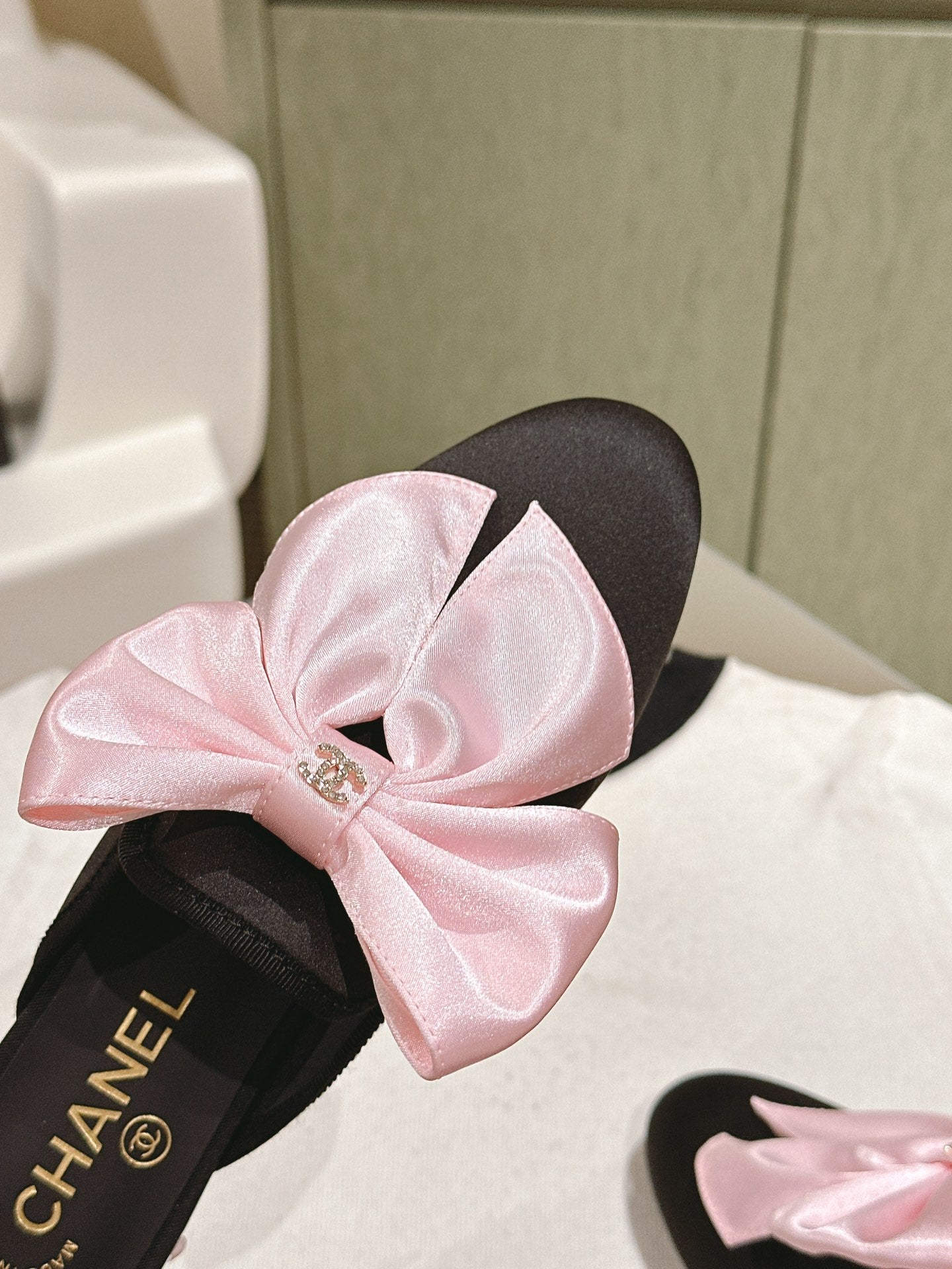 CC MULE WITH SILK LIGHT PINK BOW AND BLACK LAMBSKIN - 35