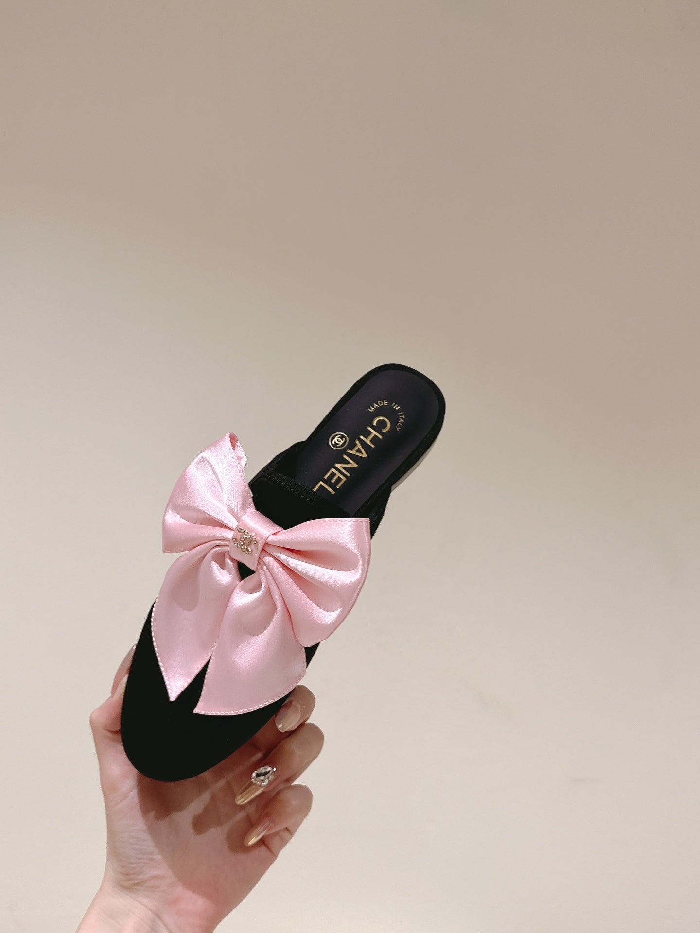 CC MULE WITH SILK LIGHT PINK BOW AND BLACK LAMBSKIN - 35