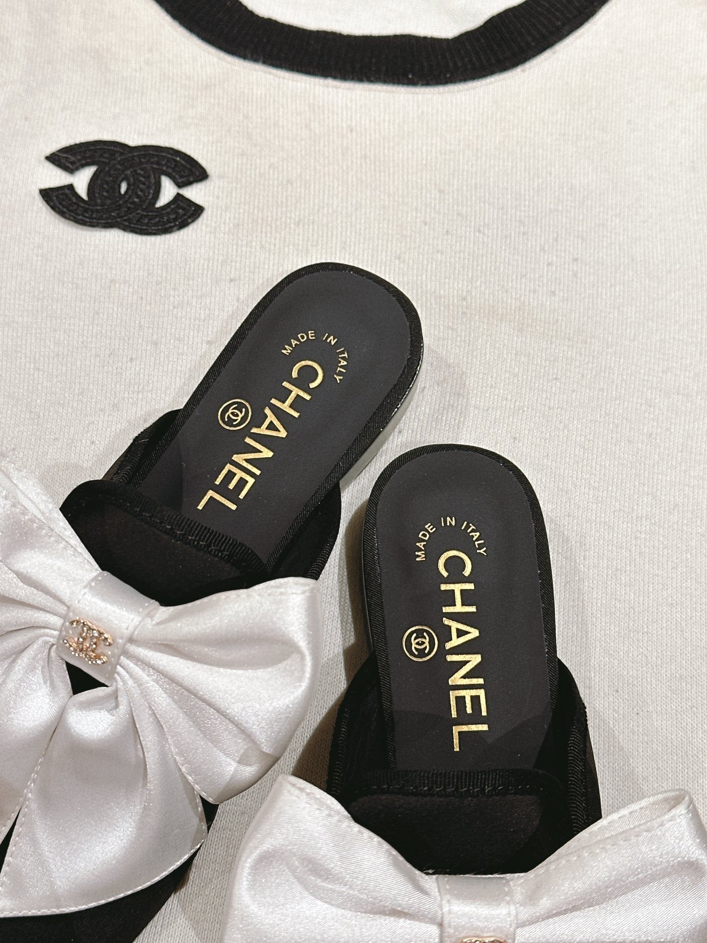 CC MULE WITH SILK WHITE BOW AND BLACK LAMBSKIN - 35