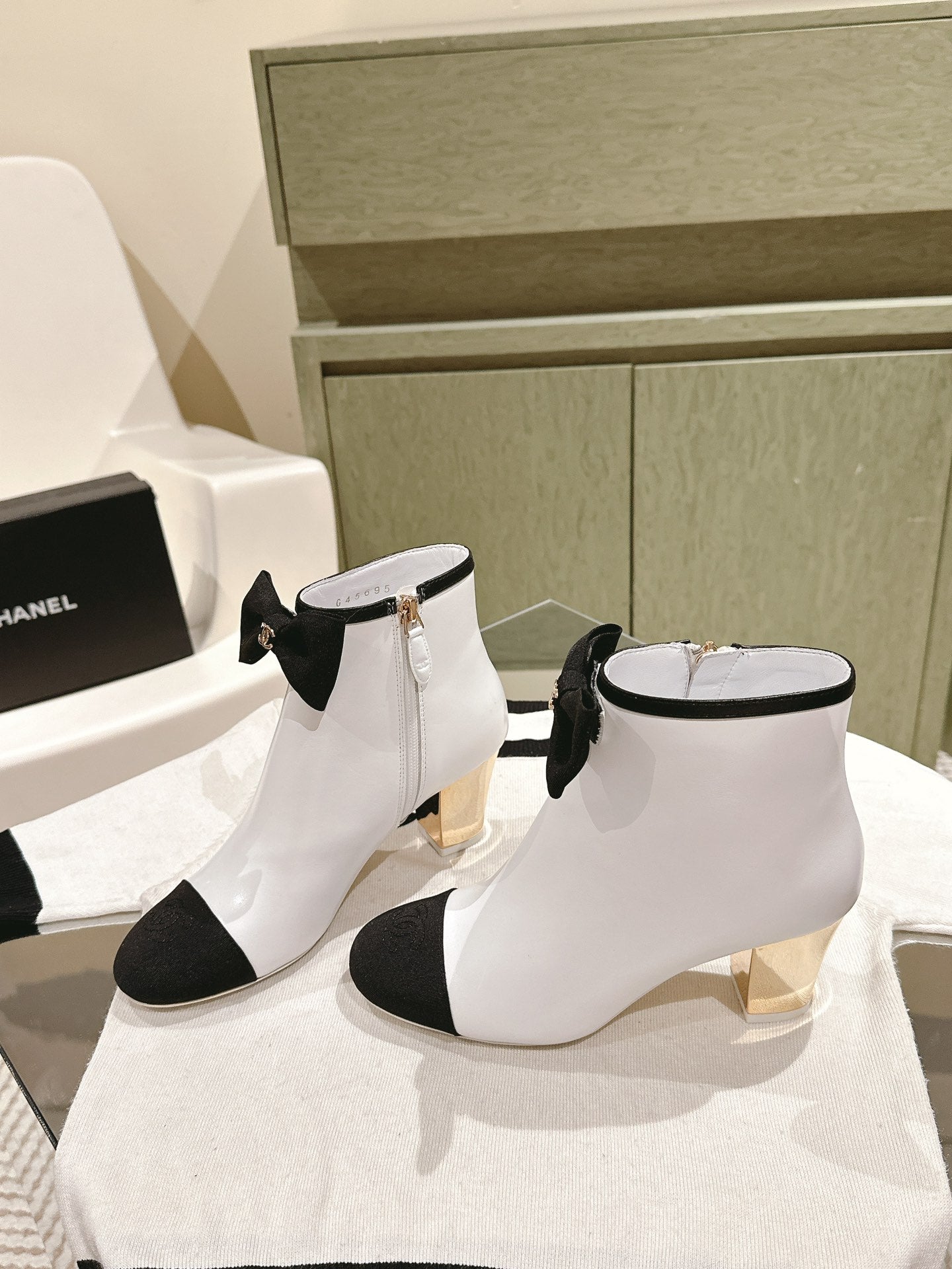 CC SHORT BOOST WHITE PURE LAMBSKIN - 35