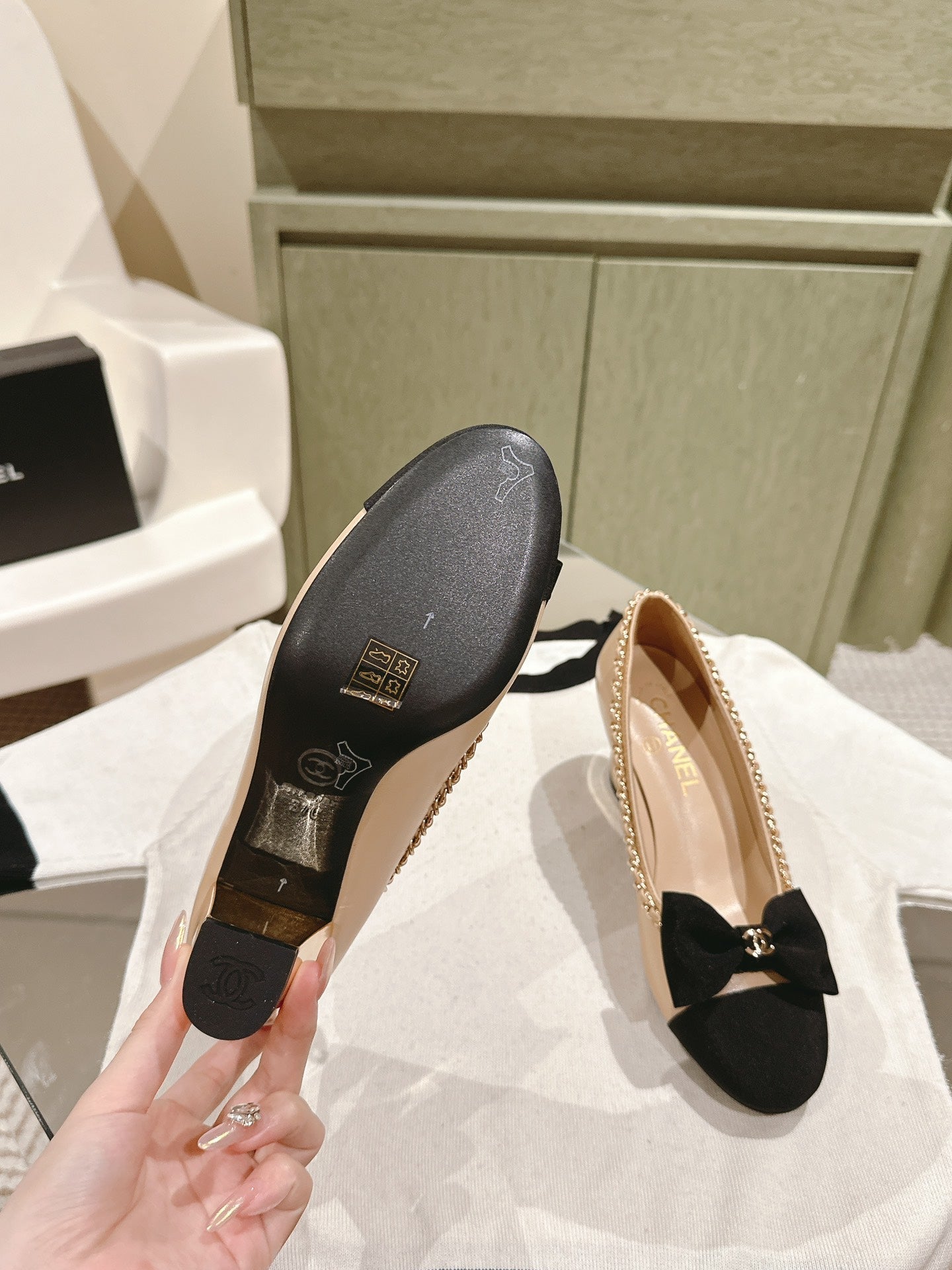 CC HIGH HEELS BEIGE CREAM CALFSKIN AND FABRIC - 35