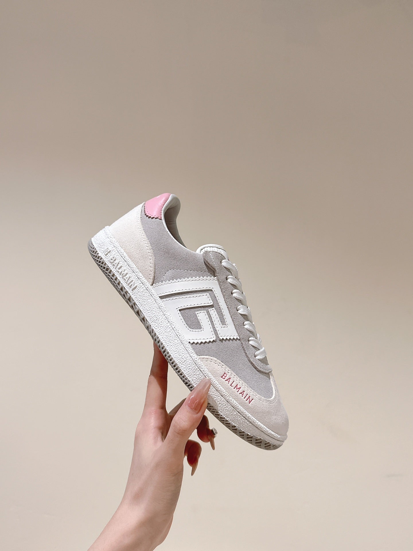 КРОСІВКИ BALMAIN 26S ЗІ СВІТЛО-БЕЖЕВОЇ ТА НІЖНО-СІРО-КОРИЧНЕВОЇ ЗАМШІ