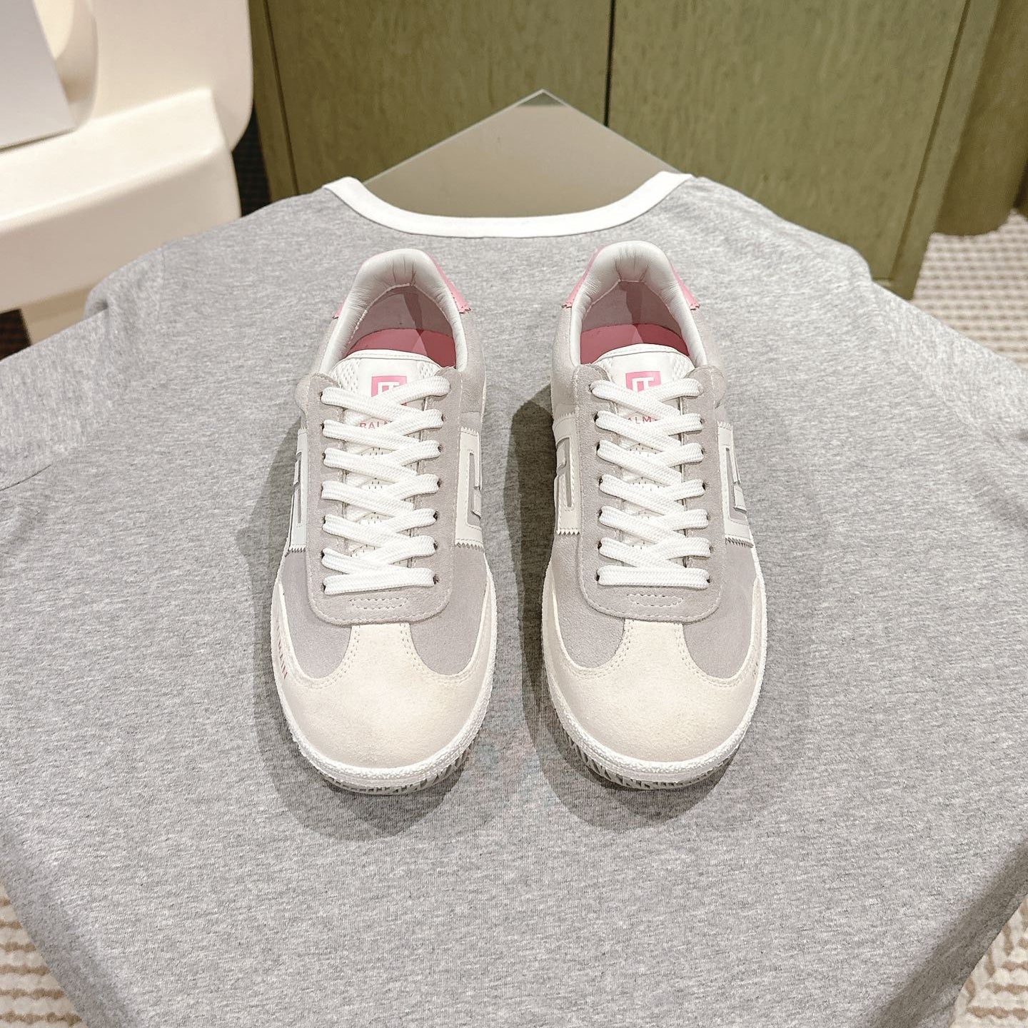 КРОСІВКИ BALMAIN 26S ЗІ СВІТЛО-БЕЖЕВОЇ ТА НІЖНО-СІРО-КОРИЧНЕВОЇ ЗАМШІ