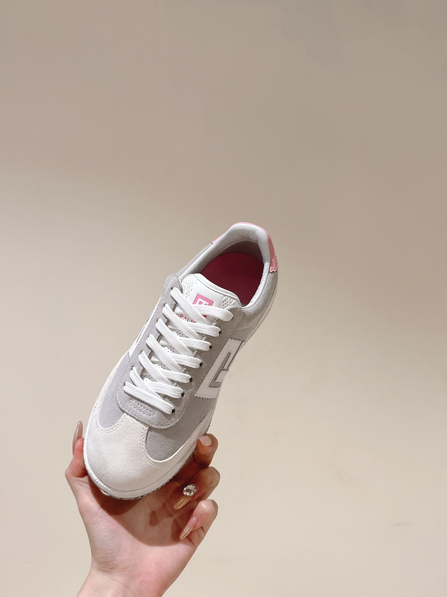 КРОСІВКИ BALMAIN 26S ЗІ СВІТЛО-БЕЖЕВОЇ ТА НІЖНО-СІРО-КОРИЧНЕВОЇ ЗАМШІ