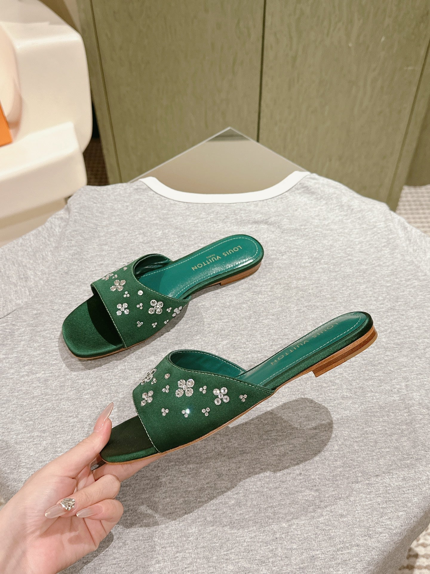 LV WOMEN FLAT MULE IN GREEN FOREST SATIN WITH RHINESTONE - 35