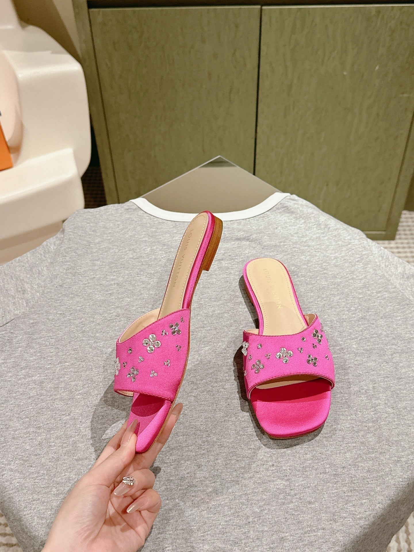 LV WOMEN FLAT MULE IN DEEP PINK SATIN WITH RHINESTONE - 35