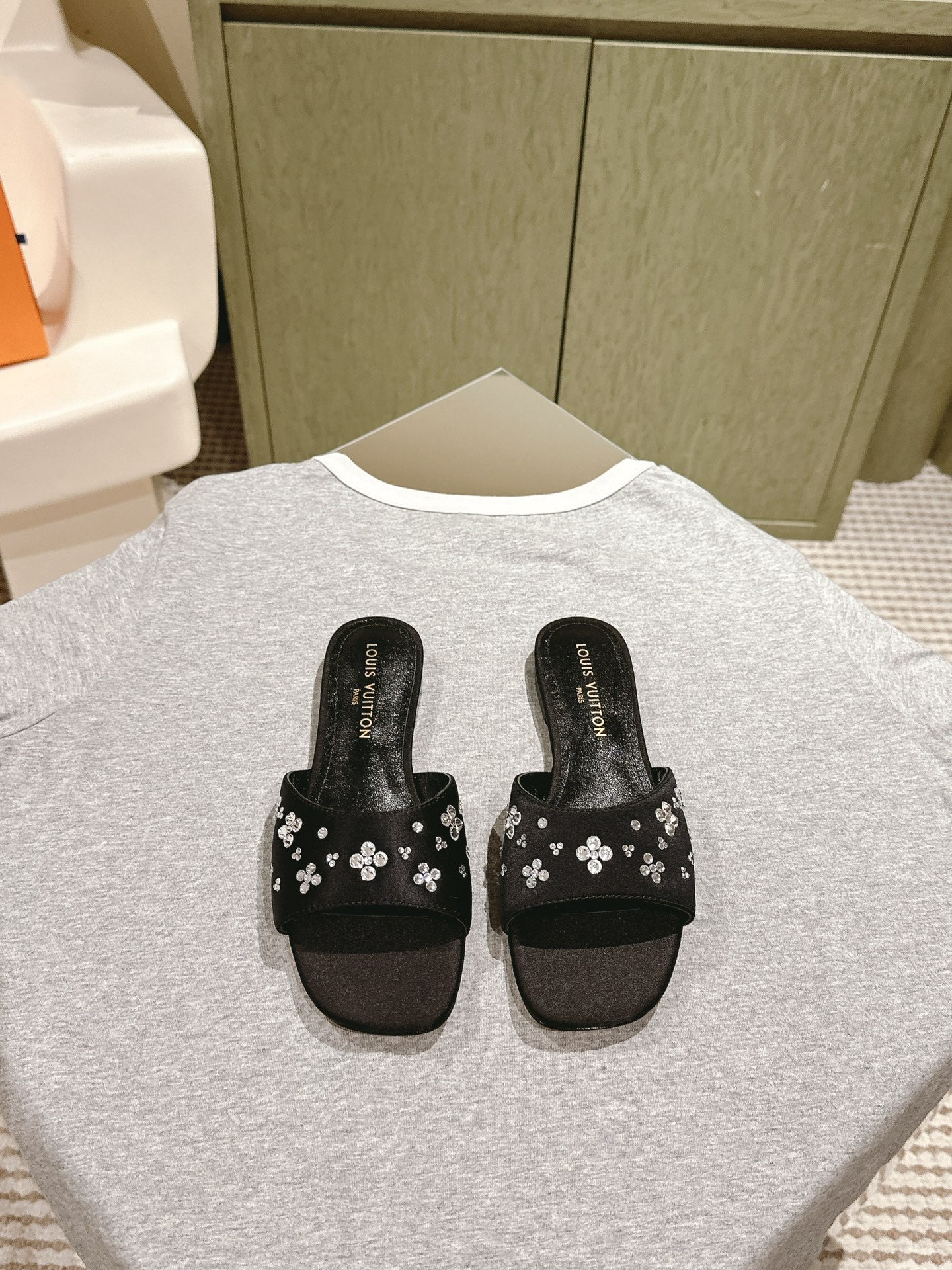 LV WOMEN FLAT MULE IN BLACK SATIN WITH RHINESTONE - 35