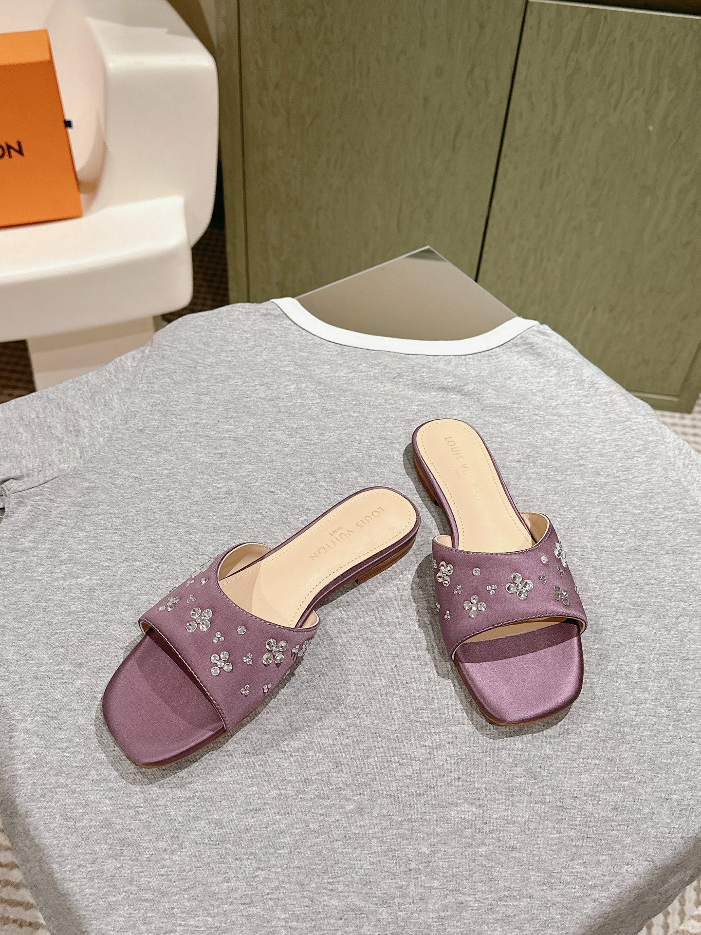 LV WOMEN FLAT MULE IN MAUVE PURPLE SATIN WITH RHINESTONE - 35