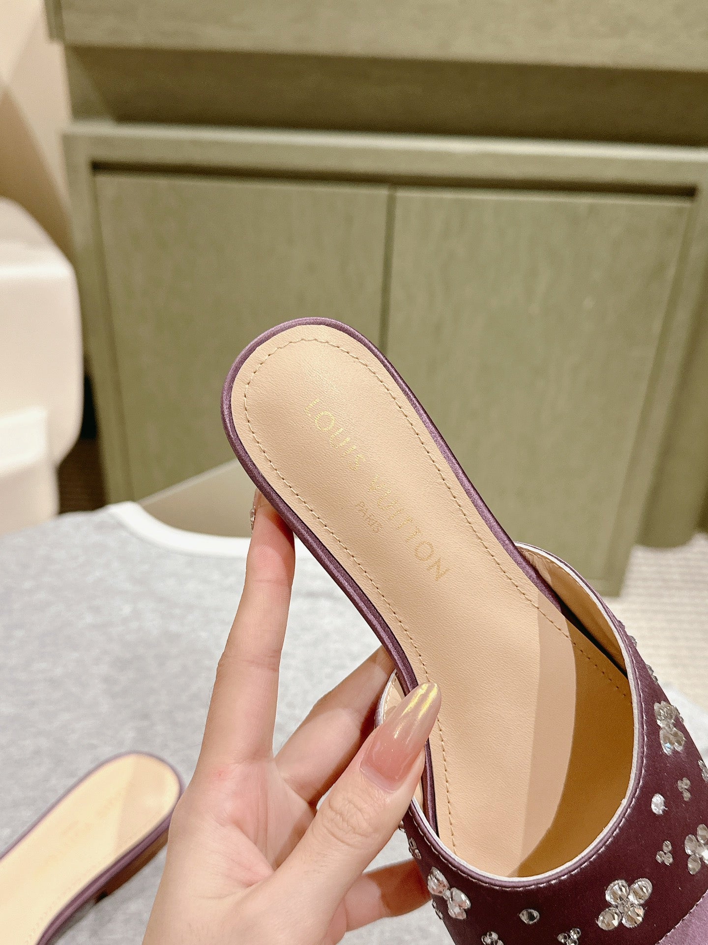 LV WOMEN FLAT MULE IN MAUVE PURPLE SATIN WITH RHINESTONE - 35