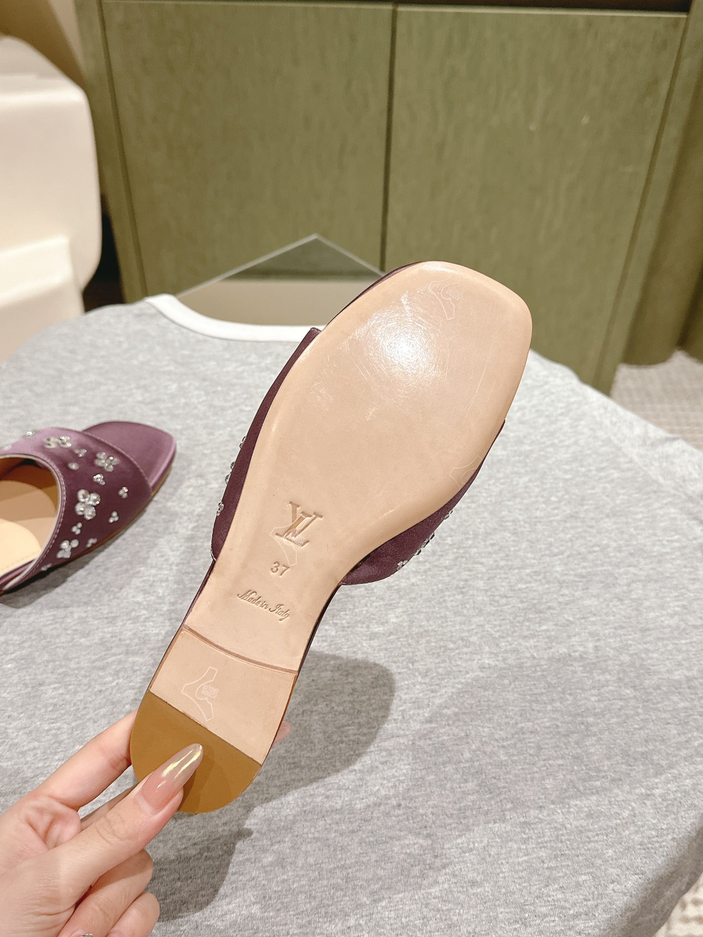 LV WOMEN FLAT MULE IN MAUVE PURPLE SATIN WITH RHINESTONE - 35