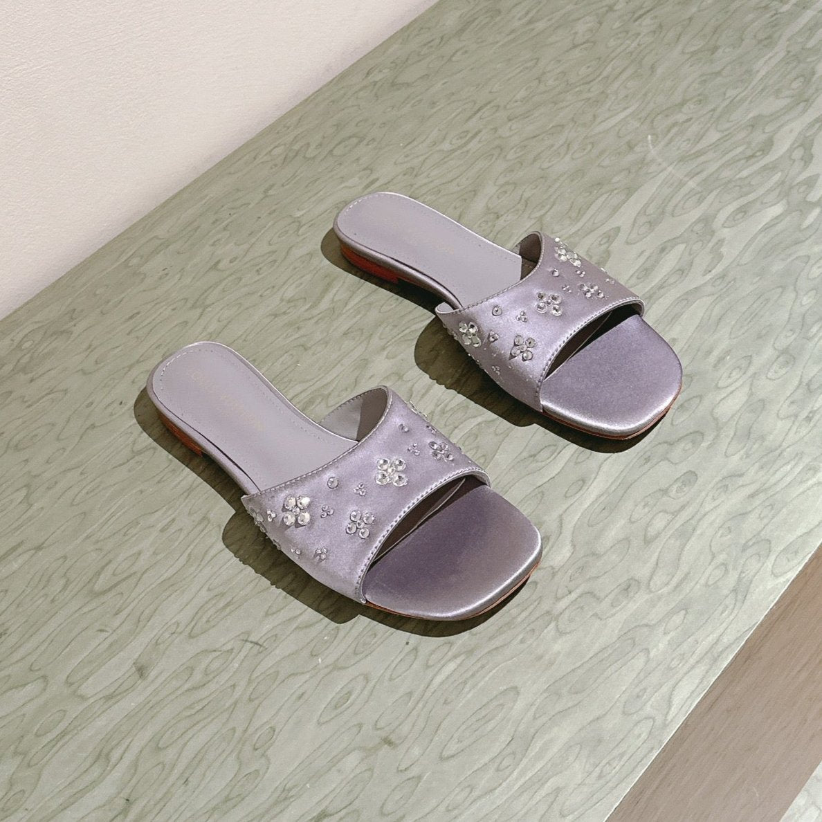 LV WOMEN FLAT MULE IN PASTEL PURPLE SATIN WITH RHINESTONE - 35