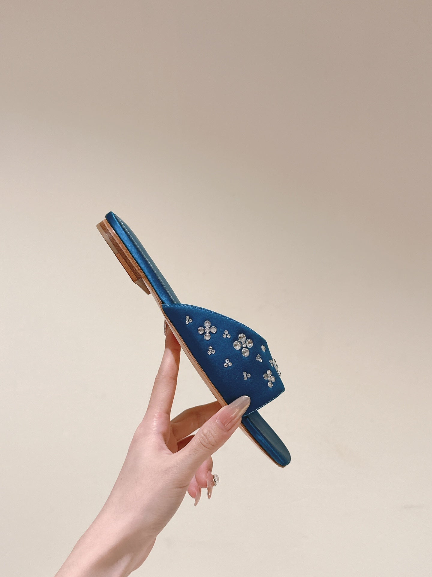 LV WOMEN FLAT MULE IN COBALT BLUE SATIN WITH RHINESTONE - 35