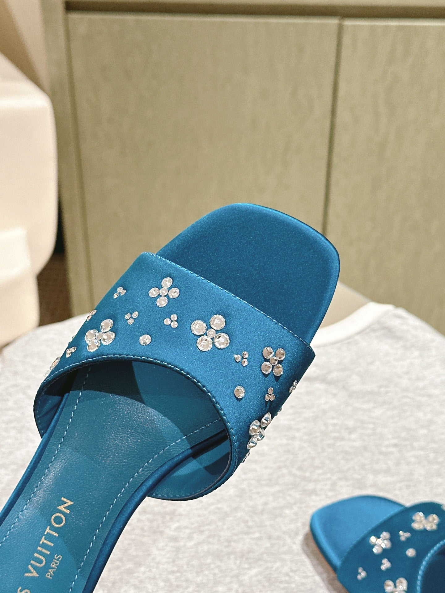 LV WOMEN FLAT MULE IN COBALT BLUE SATIN WITH RHINESTONE - 35