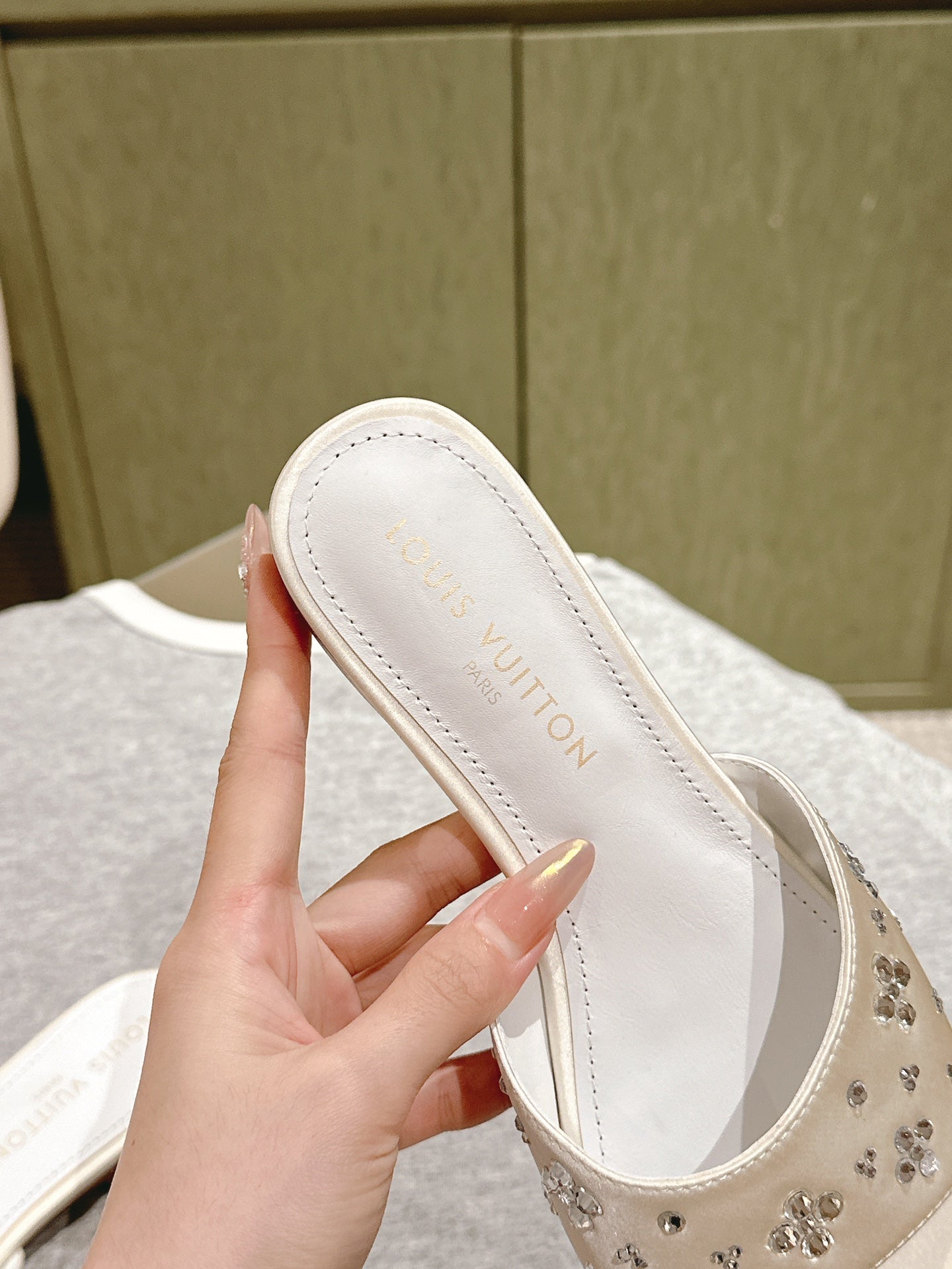 LV WOMEN FLAT MULE IN WHITE SATIN WITH RHINESTONE - 35