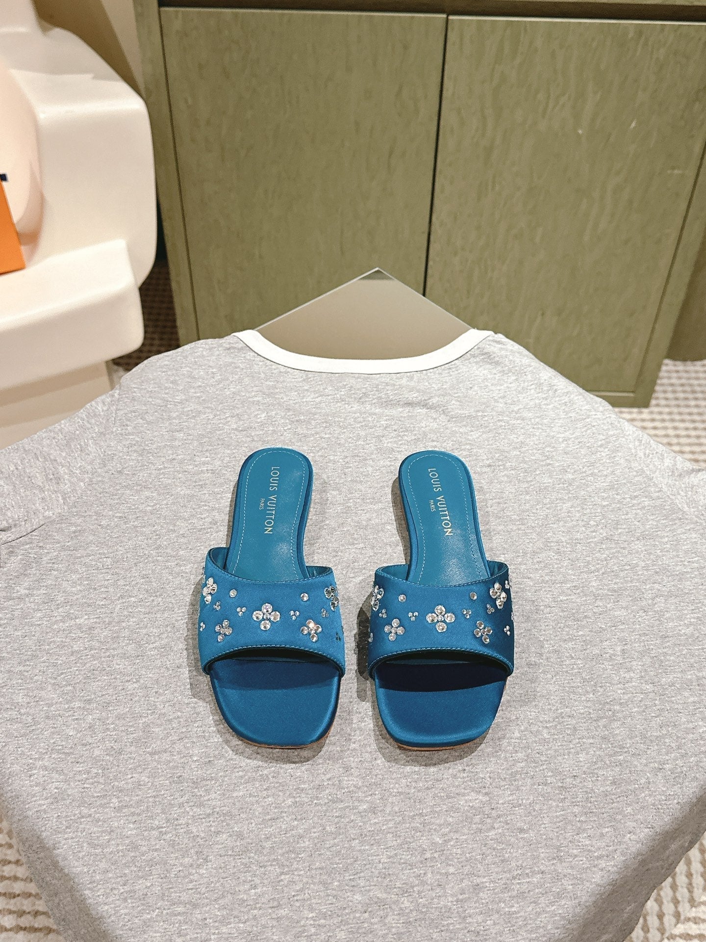 LV WOMEN FLAT MULE IN COBALT BLUE SATIN WITH RHINESTONE - 35