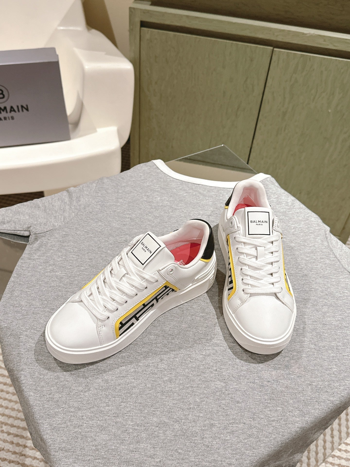 КРОСІВКИ BALMAIN 26S З БІЛОЇ ТЕЛЯЧОЇ ШКІРИ ТА БЕЖЕВОГО ПОЛОТНА