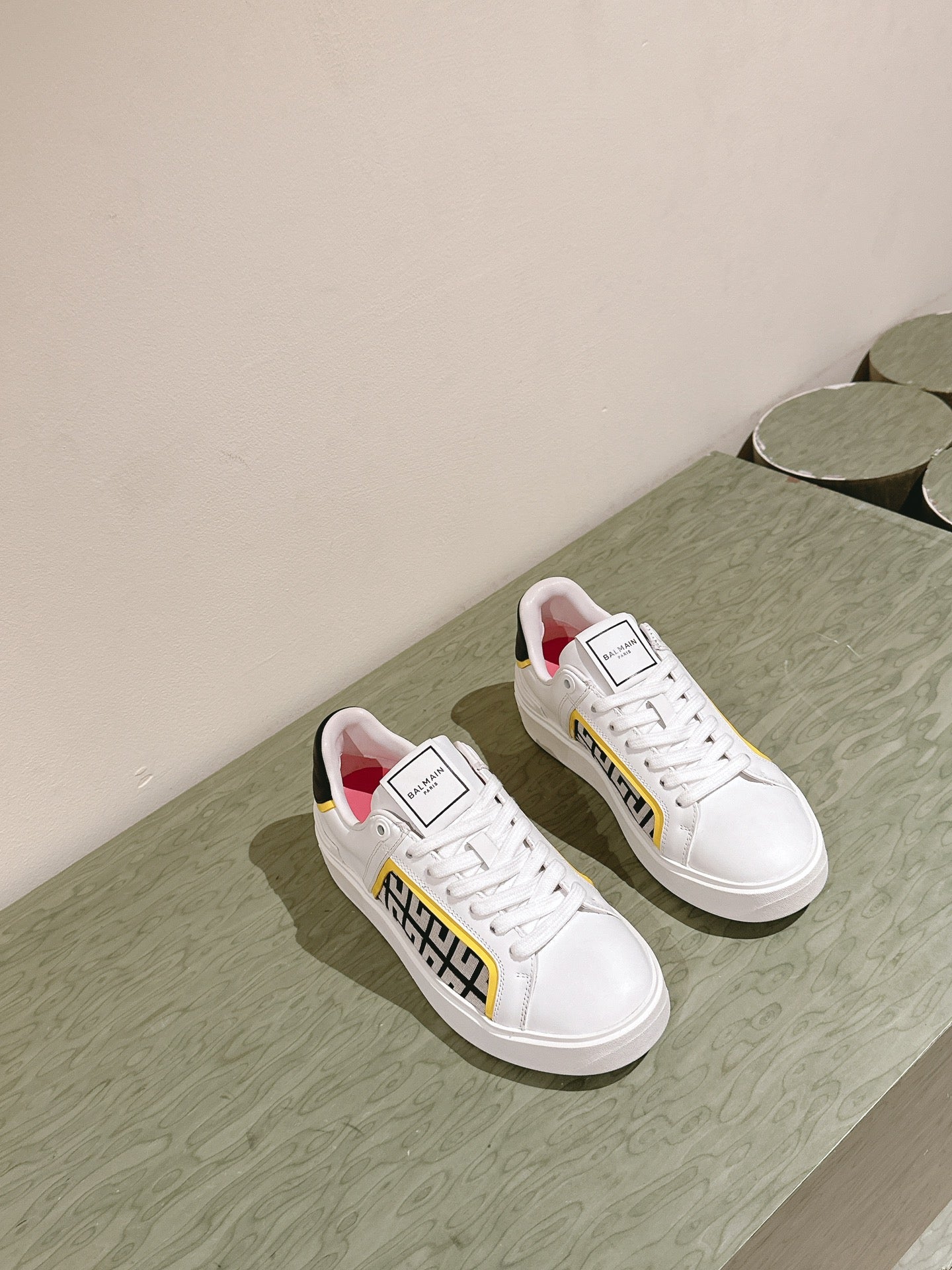 КРОСІВКИ BALMAIN 26S З БІЛОЇ ТЕЛЯЧОЇ ШКІРИ ТА БЕЖЕВОГО ПОЛОТНА