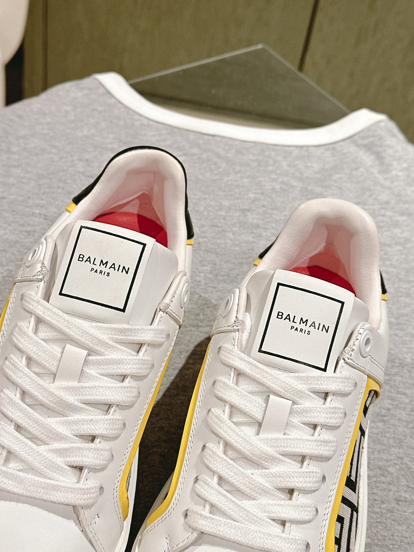 КРОСІВКИ BALMAIN 26S З БІЛОЇ ТЕЛЯЧОЇ ШКІРИ ТА БЕЖЕВОГО ПОЛОТНА