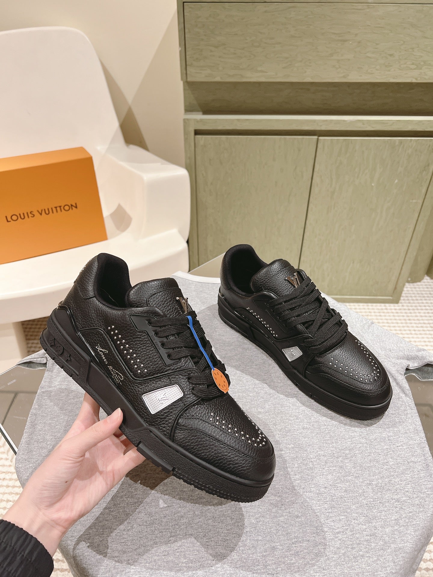 LV TRAINER SNEAKER IN BLACK CALFSKIN - 35