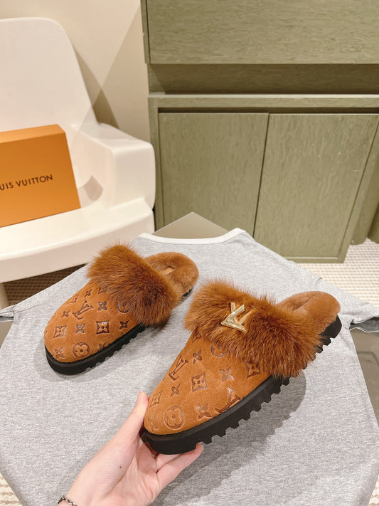 COSY FLAT COMFORT CLOG IN BRONZE BROWN MONOGRAM LAMB WOOL AND MINK FUR - 35